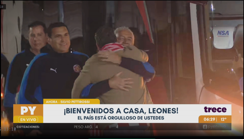 El emotivo abrazo entre Alfaro y Santiago Peña- Foto Captura