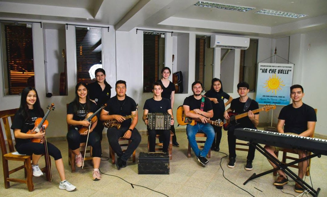 La propuesta del joven grupo entrelaza la rigurosidad académica con la nostalgia colectiva.