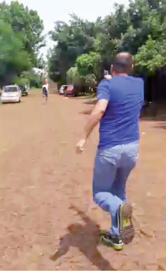 CORRIDA. La persecución se “estiró” por varias cuadras, en las que se le advertía al tipo que estaban dispuestos a disparar.