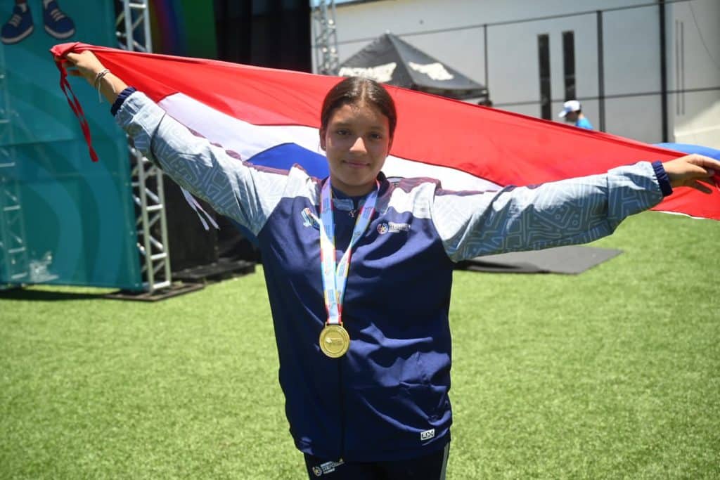 Yennifer Martínez ganó la medalla de oro para el Team Paraguay en lanzamiento de jabalina.