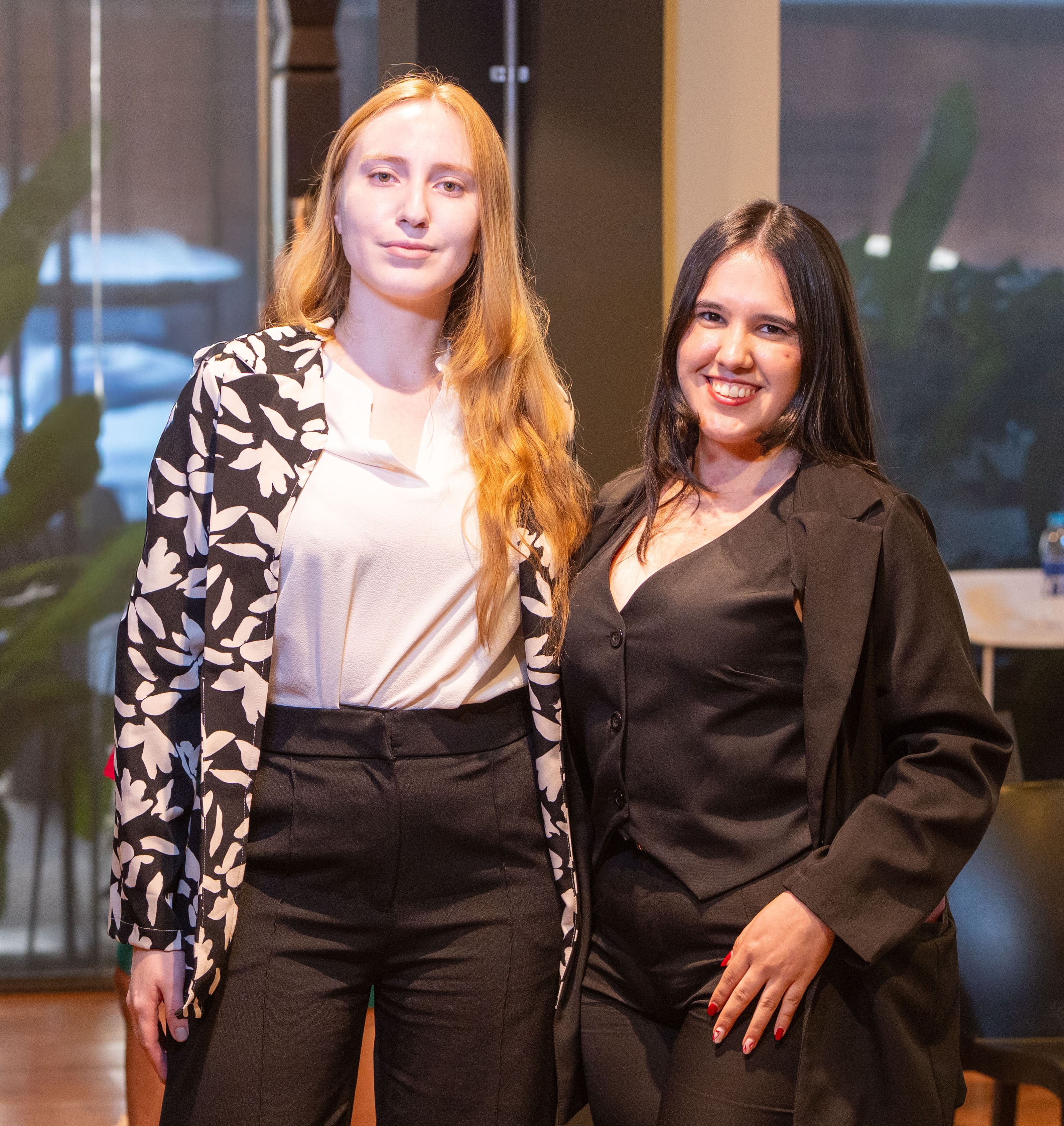Rosalía Benítez y Natalia Delgado.