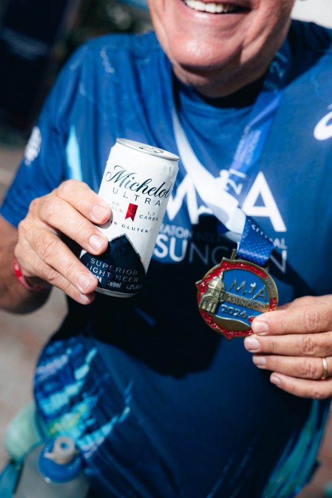 Los participantes recibieron una cerveza al cruzar la meta. Foto: Gentileza