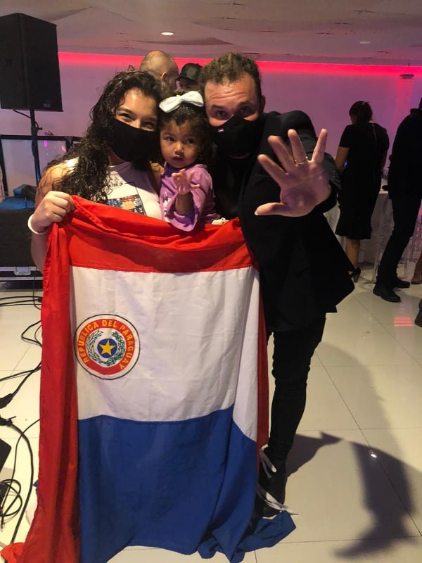 Alexa posó con su hijita y Dani Meza. (GENTILEZA)