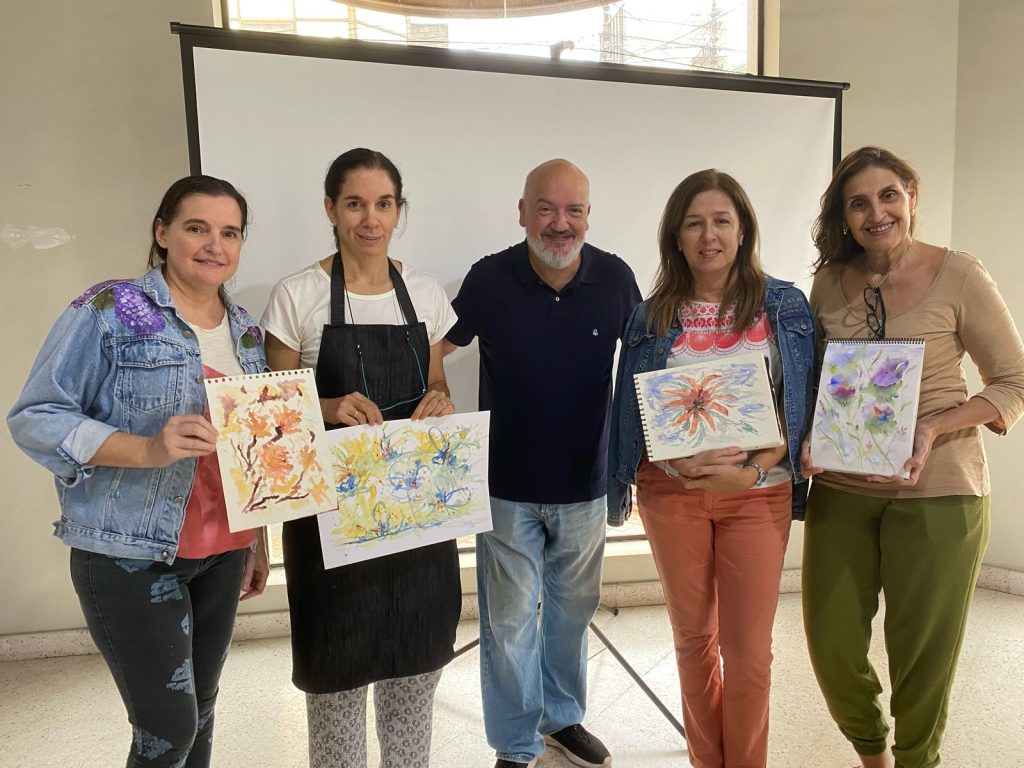 Participantes con el artistaGerardo González,organizador del evento.