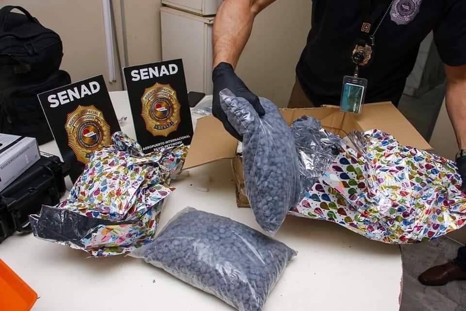 La "encomienda" llegó en dos cajas de cartón y adentro estaba la droga. Foto:@senad_paraguay