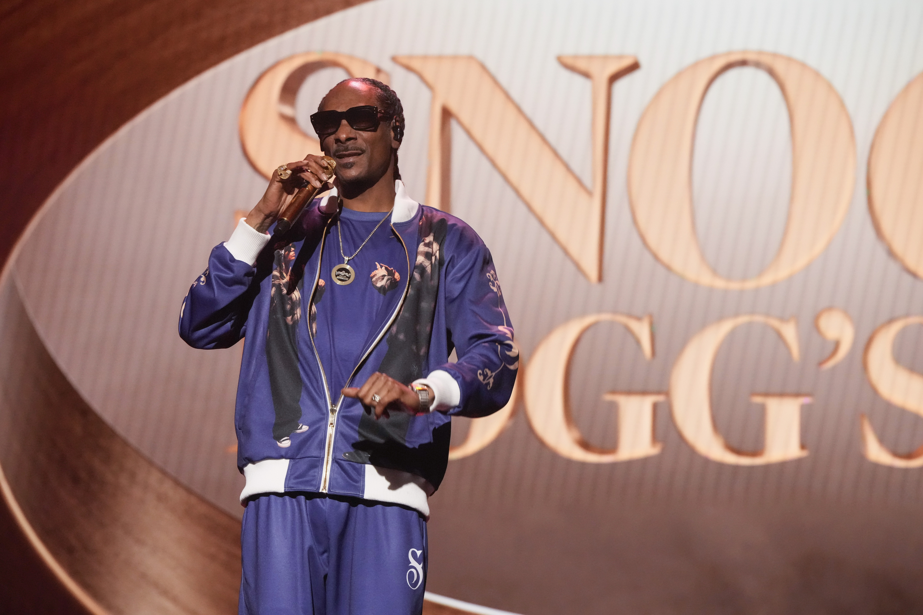 Snoop Dogg to join broadcast team for Warriors-Clippers on Peacock
