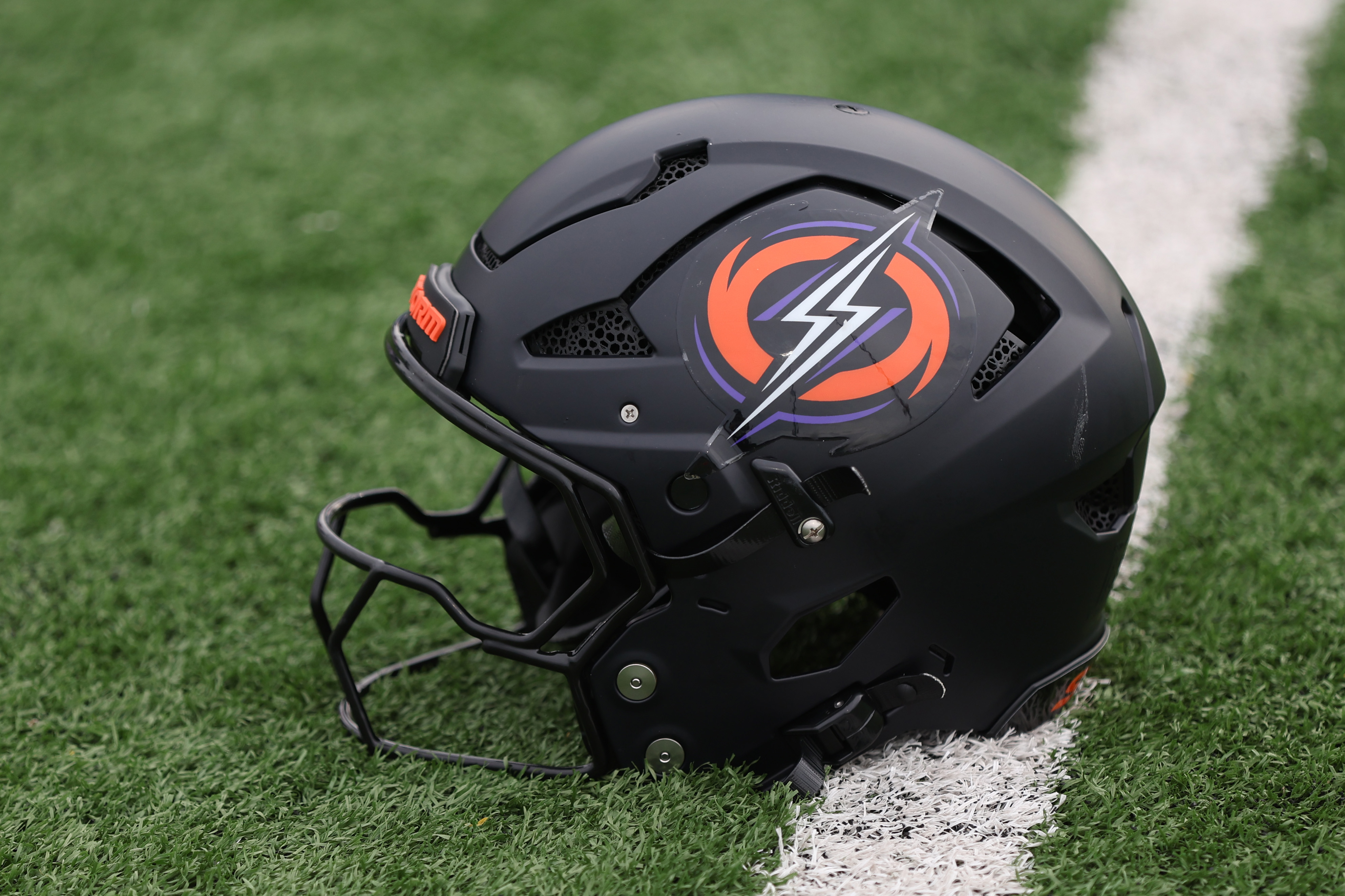 blizzardy storm football helmet SK3 Facemask (Storm) LIGHT Helmets The helmet features a large size Speedflex shell Unusual Blizzardy Storm Tyrantium Helmet