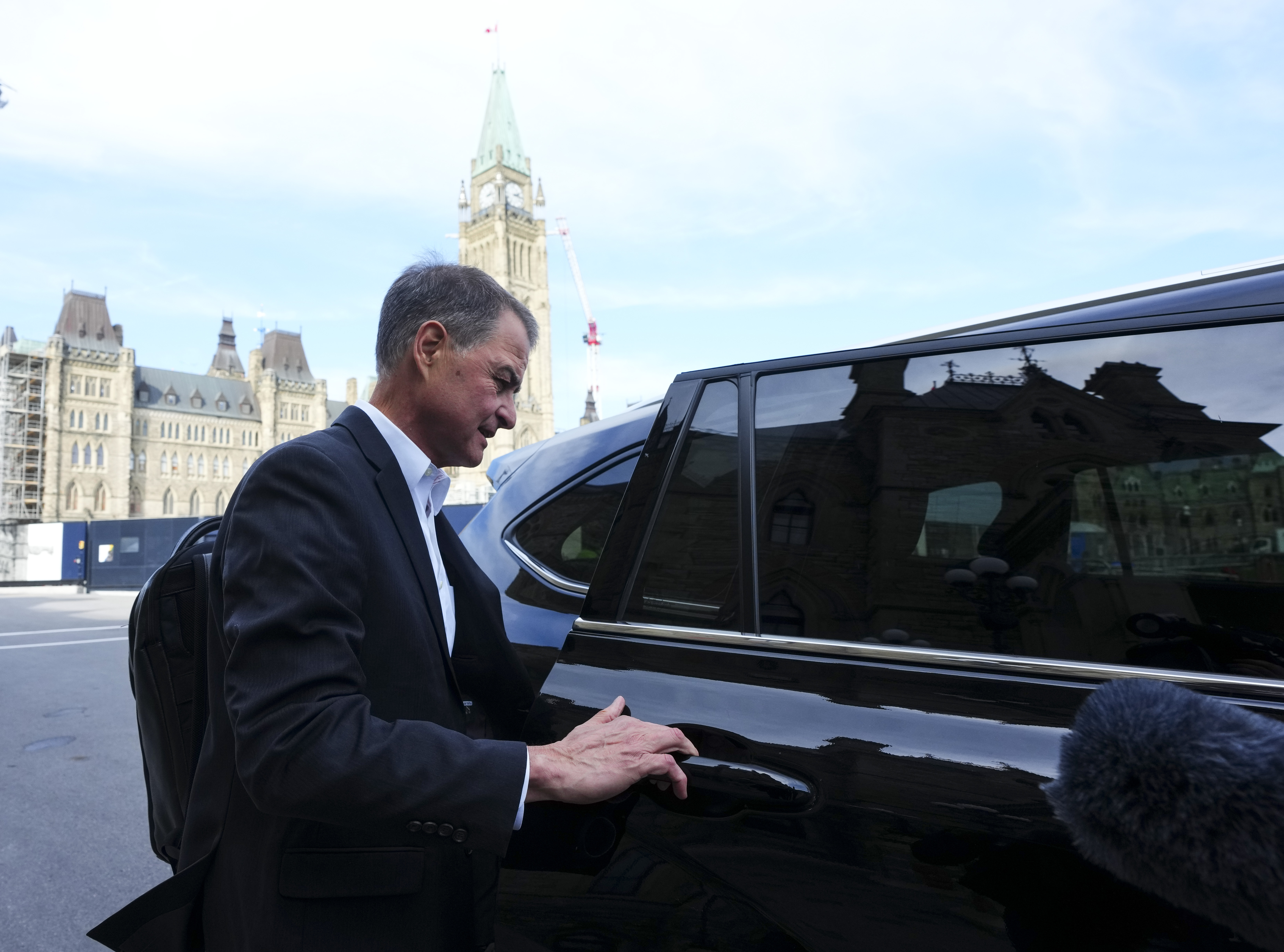 Le président de la Chambre des communes, Anthony Rota, quitte la Colline du Parlement après avoir annoncé sa démission de son poste de président de la Chambre des communes à Ottawa, mardi.