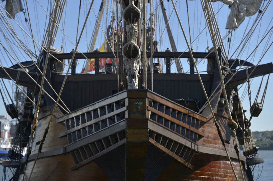 PHOTOS - Un bateau pirate, réplique d'un galion du 18e siècle, à