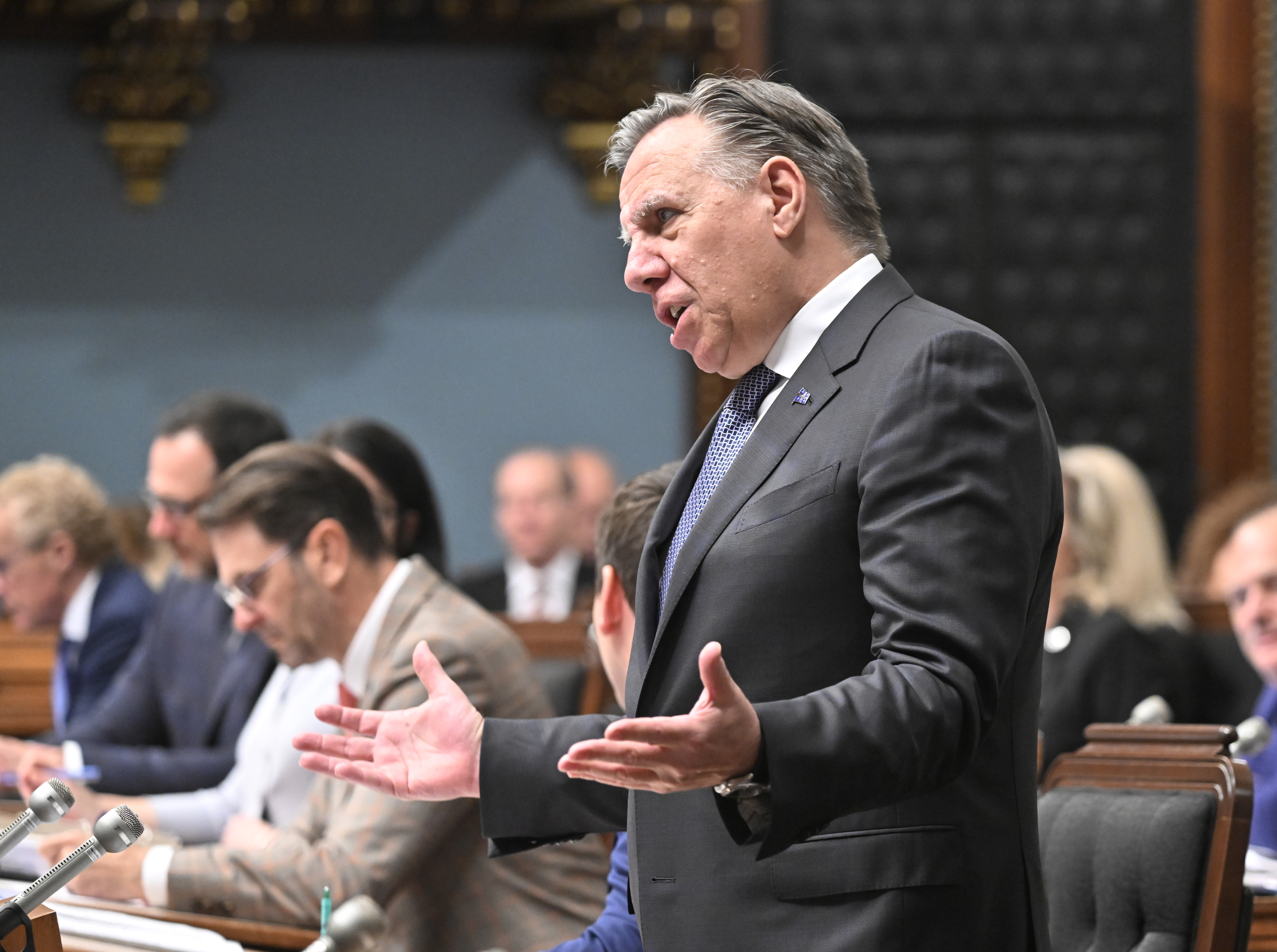 Le premier ministre du Québec, François Legault, répond à l'opposition lors de la période des questions, le jeudi 1er juin 2023 à l'Assemblée législative de Québec.