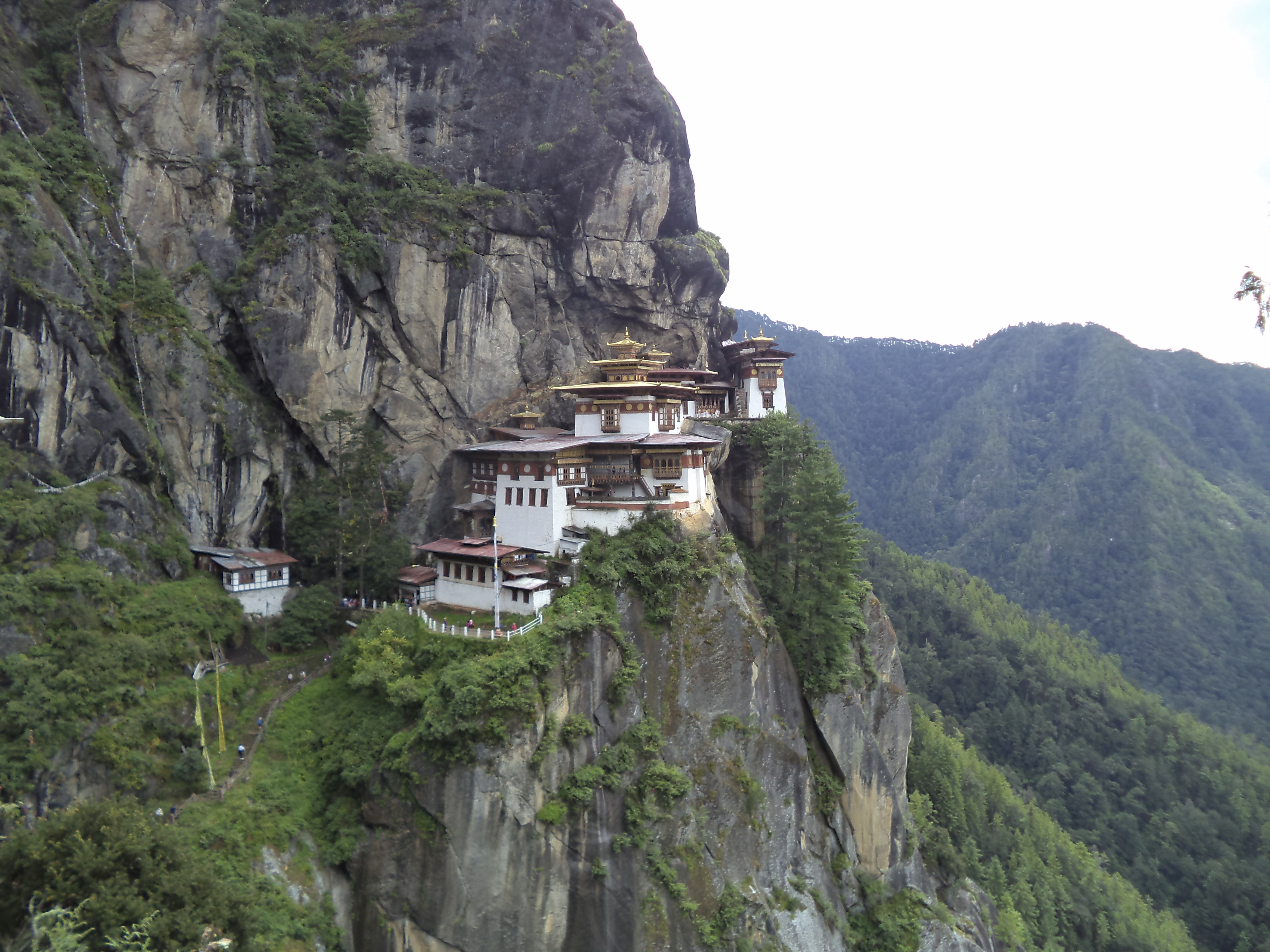 Бутан индия. Королевство бутан (Bhutan). Такцанг-лакханг бутан. Монастырь в бутане. Королевство бутан достопримечательности.