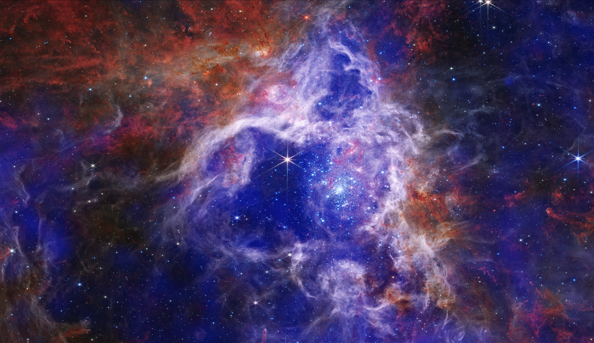 Réalisée grâce au télescope James-Webb, cette image composite de la nébuleuse de la Tarentule, située à 160 000 années-lumière de la Terre, vous donne-t-elle aussi envie de jouer à des jeux de société? Juste moi, peut-être...