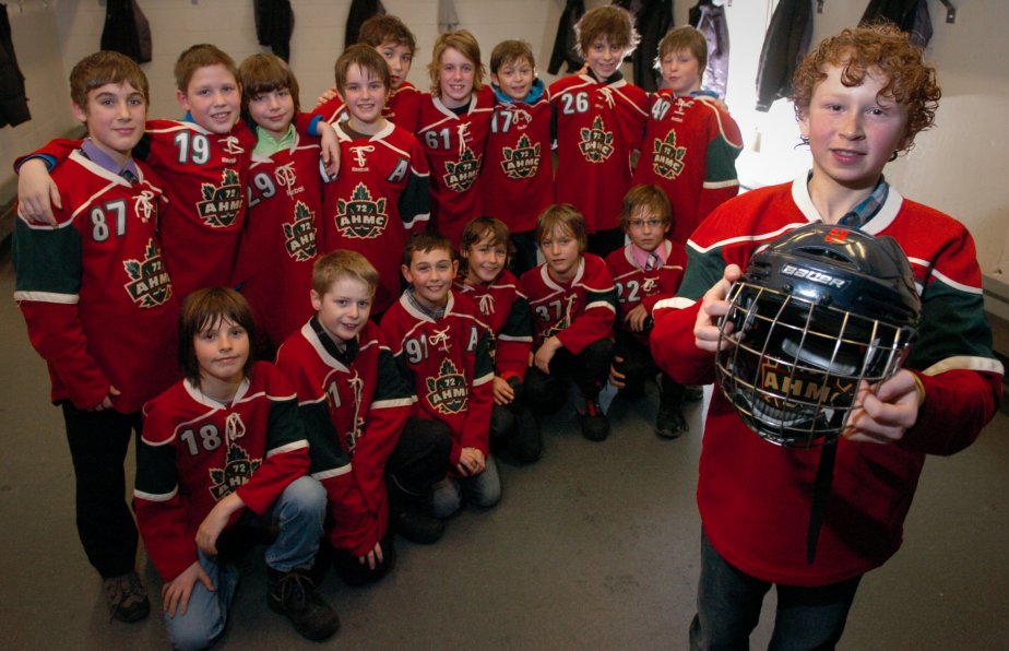 Le port du casque au hockey, une obligation plutôt récente