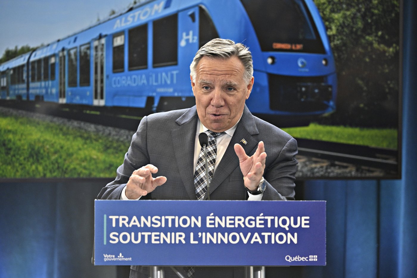 Le premier ministre du Québec François Legault annonce l'implantation d'un train à hydrogène vert dans la région de Charlevoix, le jeudi 2 février 2023 à Québec.