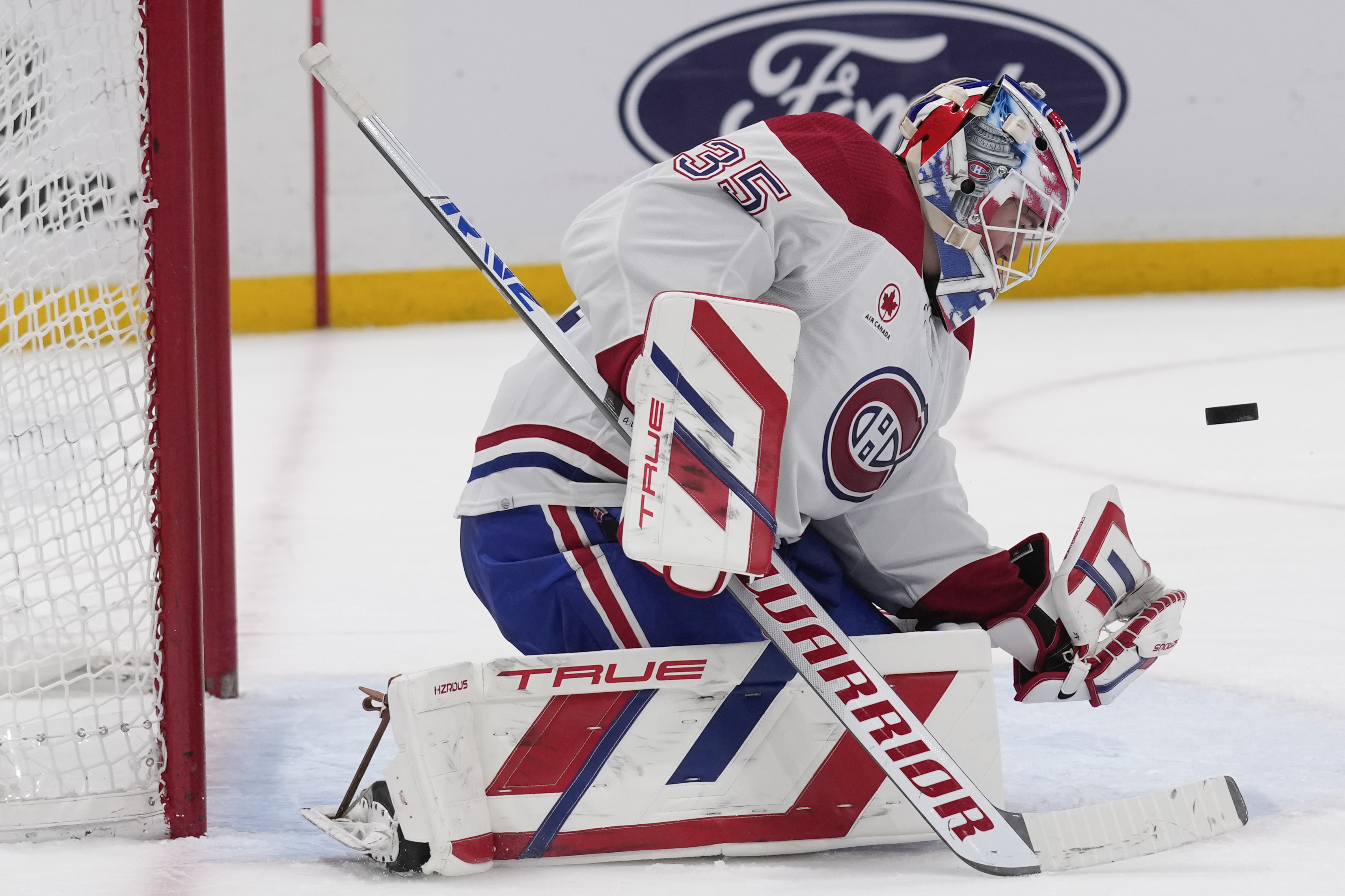 Montreal Canadiens goaltender Sam Montembeault makes a save against the New York Islanders during the second period of an NHL hockey game Thursday, April 11, 2024, in Elmont, N.Y. (AP Photo/Seth Wenig)