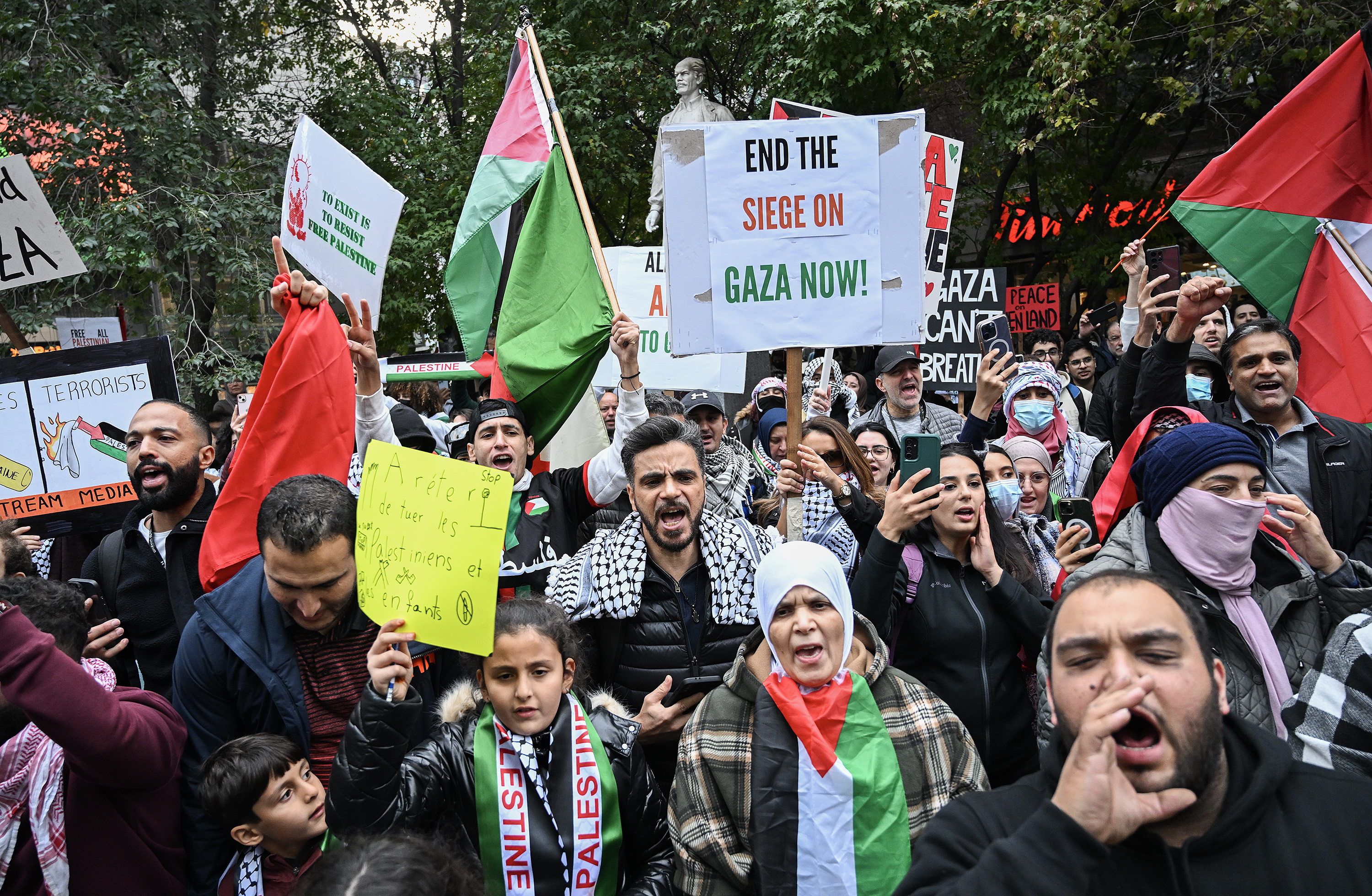 Des manifestants pro-palestiniens revendiquent leur droit de parole à  Montréal