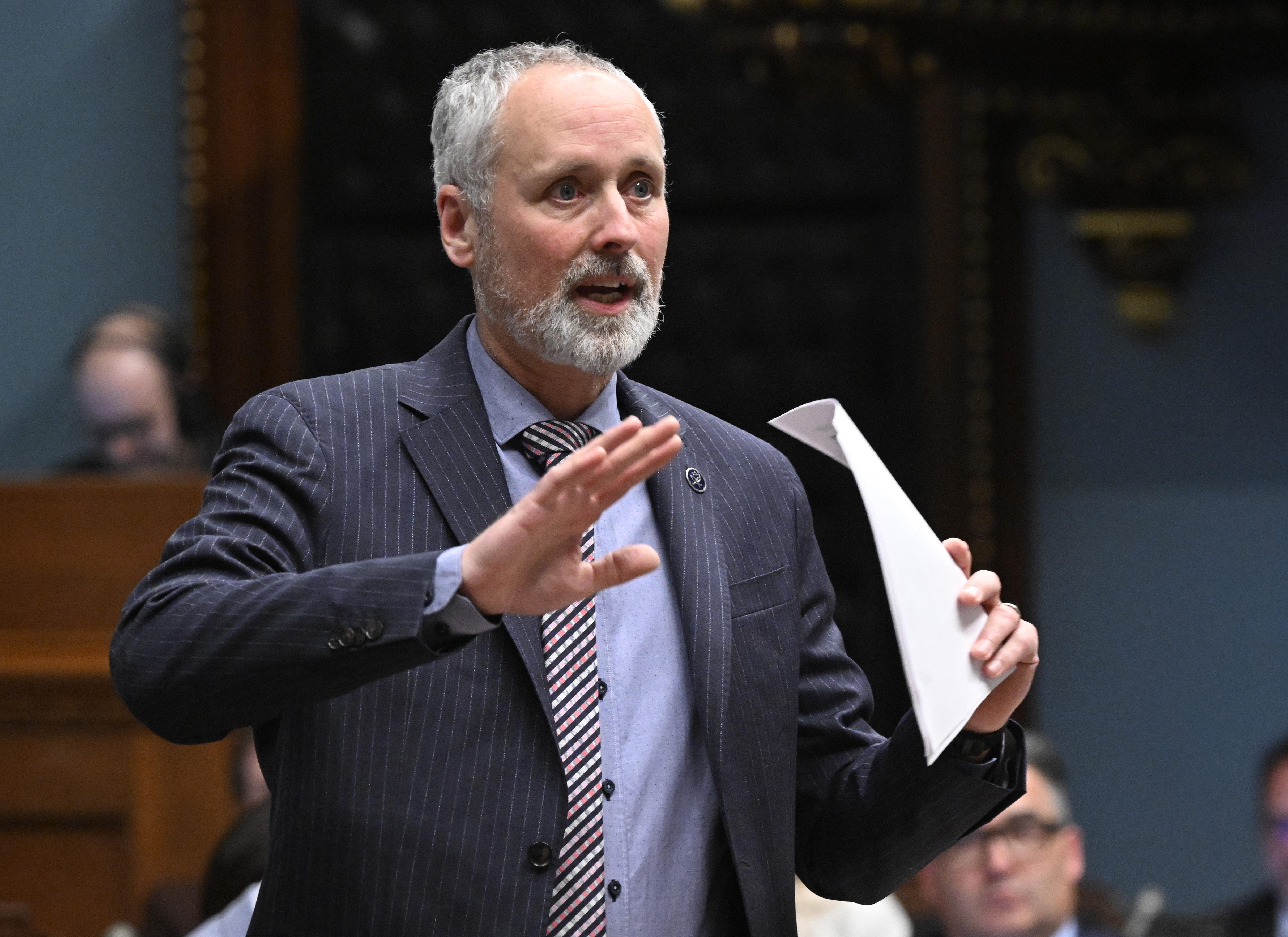 Le député québécois solidaire Vincent Marissal interroge le gouvernement lors de la période des questions, le mardi 23 mai 2023 à l'Assemblée législative de Québec.
