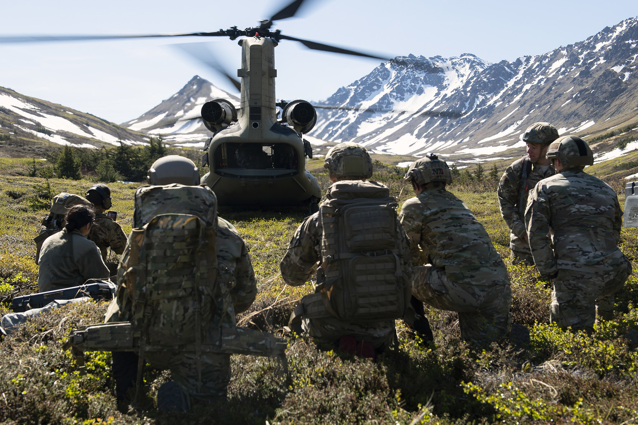Battlefield airmen with the 3rd Air Support Operations Squadron and Alaska Army National Guard soldiers watch an Army CH-47 Chinook helicopter as it prepares to depart Geronimo Drop Zone during airborne training at Joint Base Elmendorf-Richardson, Alaska, May 28, 2020. (Alejandro Peña/Air Force)