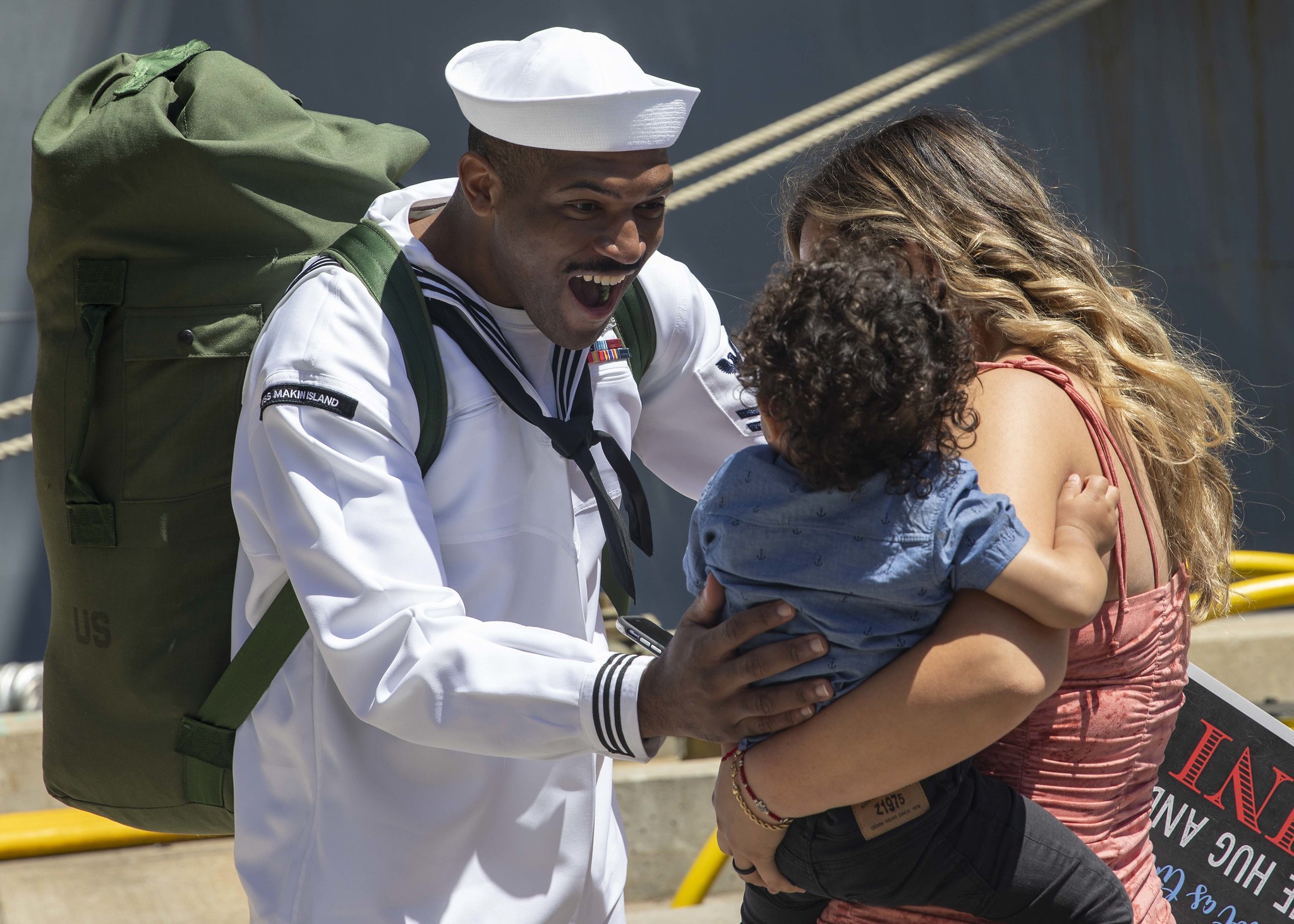 Cryptologic Technician (Collection) 1st Class Kameron Bradley greets his family on May 23, 2021, after returning to homeport from a seventh-month deployment aboard the amphibious transport dock ship USS Somerset (LPD 25) in San Diego, Calif. (MC2 Michael J. Lieberknecht/Navy)