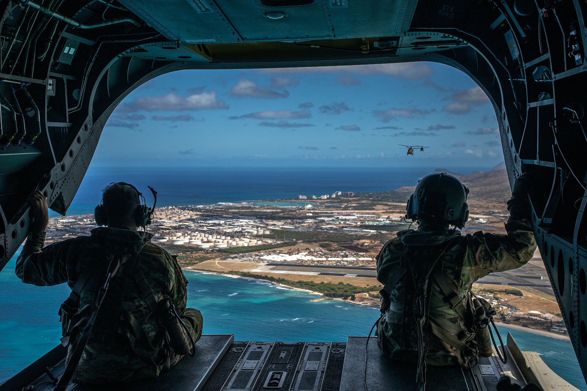The Hillclimbers of 3rd Battalion, 25th Aviation Regiment, 25th Combat Aviation Brigade, 25th Infantry Division executed a CH-47F Chinook multi-ship flight around Hawaii islands June 10, 2020. (Sgt. Sarah D. Sangster/Army)