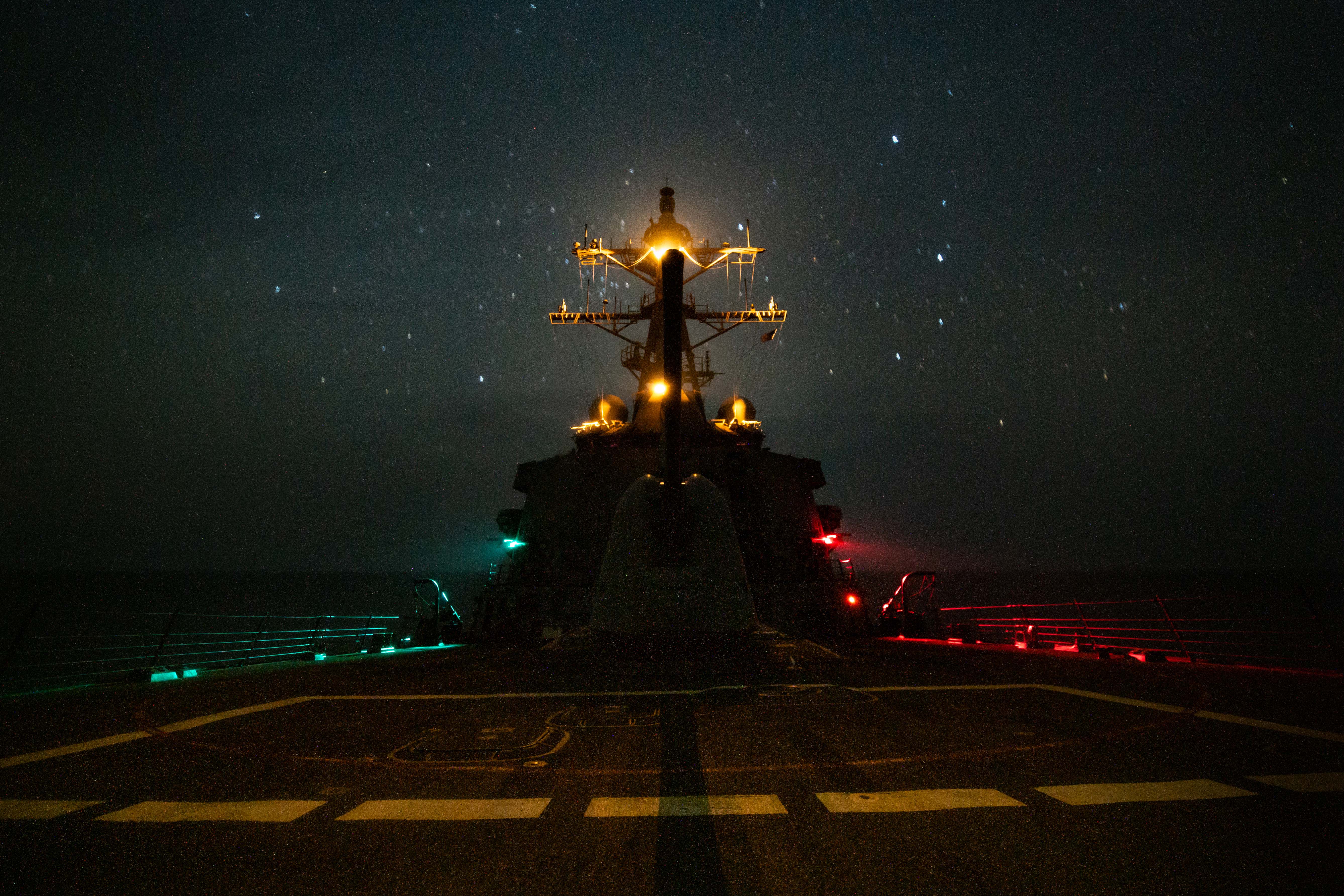 The guided-missile destroyer Mahan transits the Gulf of Oman July 7. (MCSN Ryan Childress/Navy)