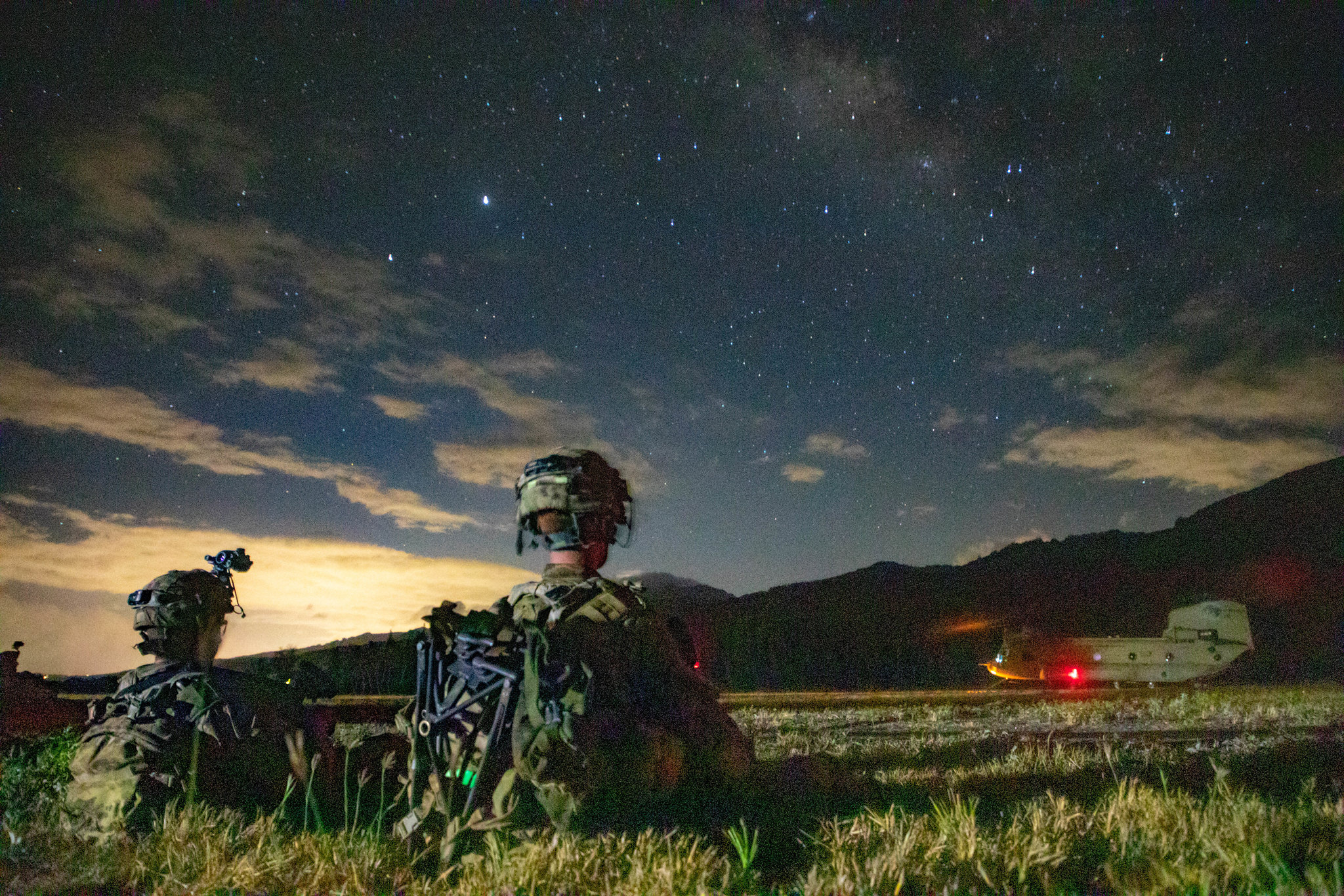 Soldiers conduct air assault operations training in total darkness to accomplish their mission during exercise Lightning Forge 2020 at Oahu, Hawaii July 17, 2020. (Sgt. Sarah D. Sangster/Army)