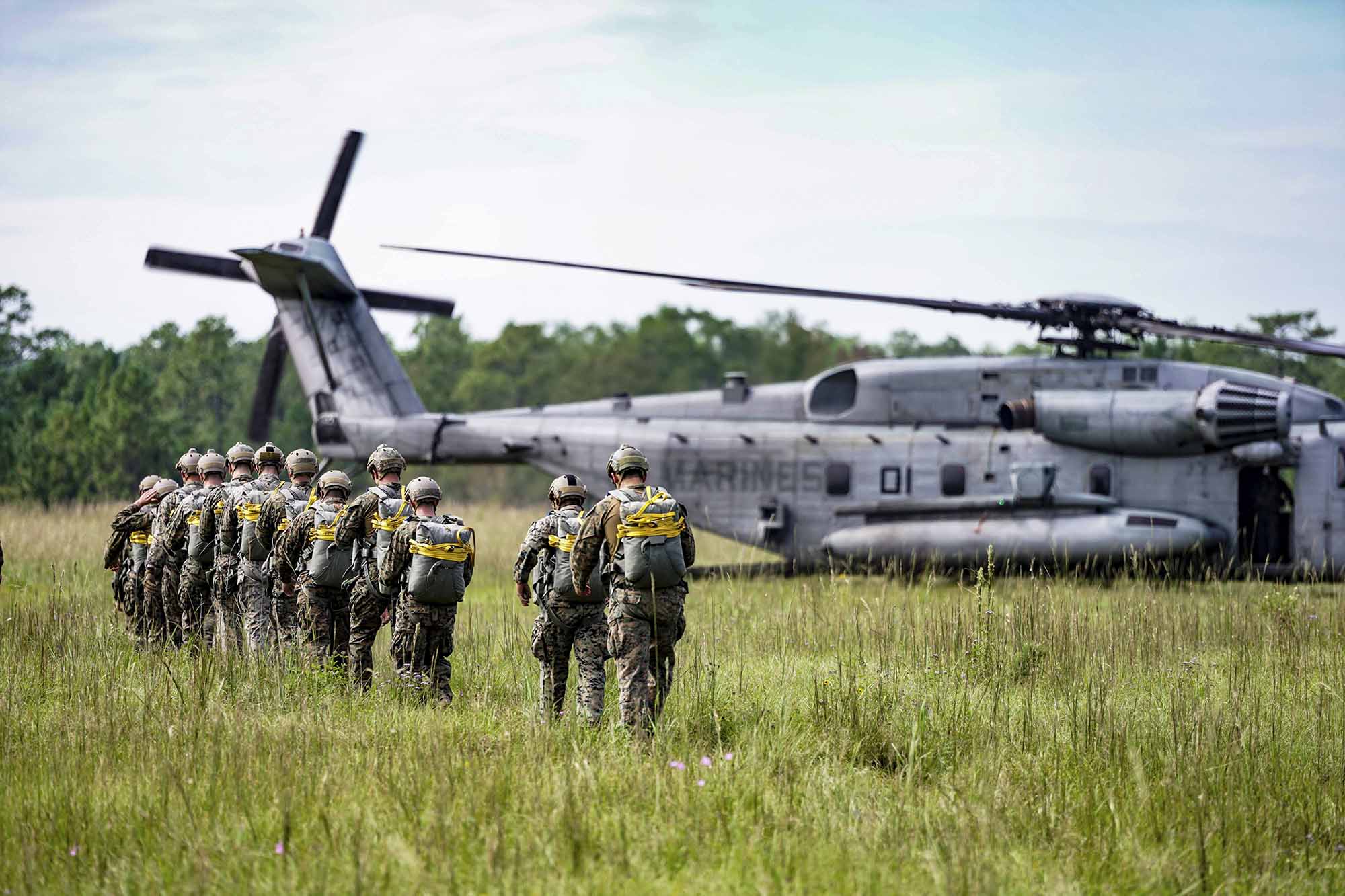 Marines with 3rd Force Reconnaissance Company, 4th Marine Division prepare to static line jump out of a CH-53 Super Stallion during an airborne operations event at Camp Shelby, Miss., Oct. 6, 2020. (Sgt. Conner Downey/Marine Corps)