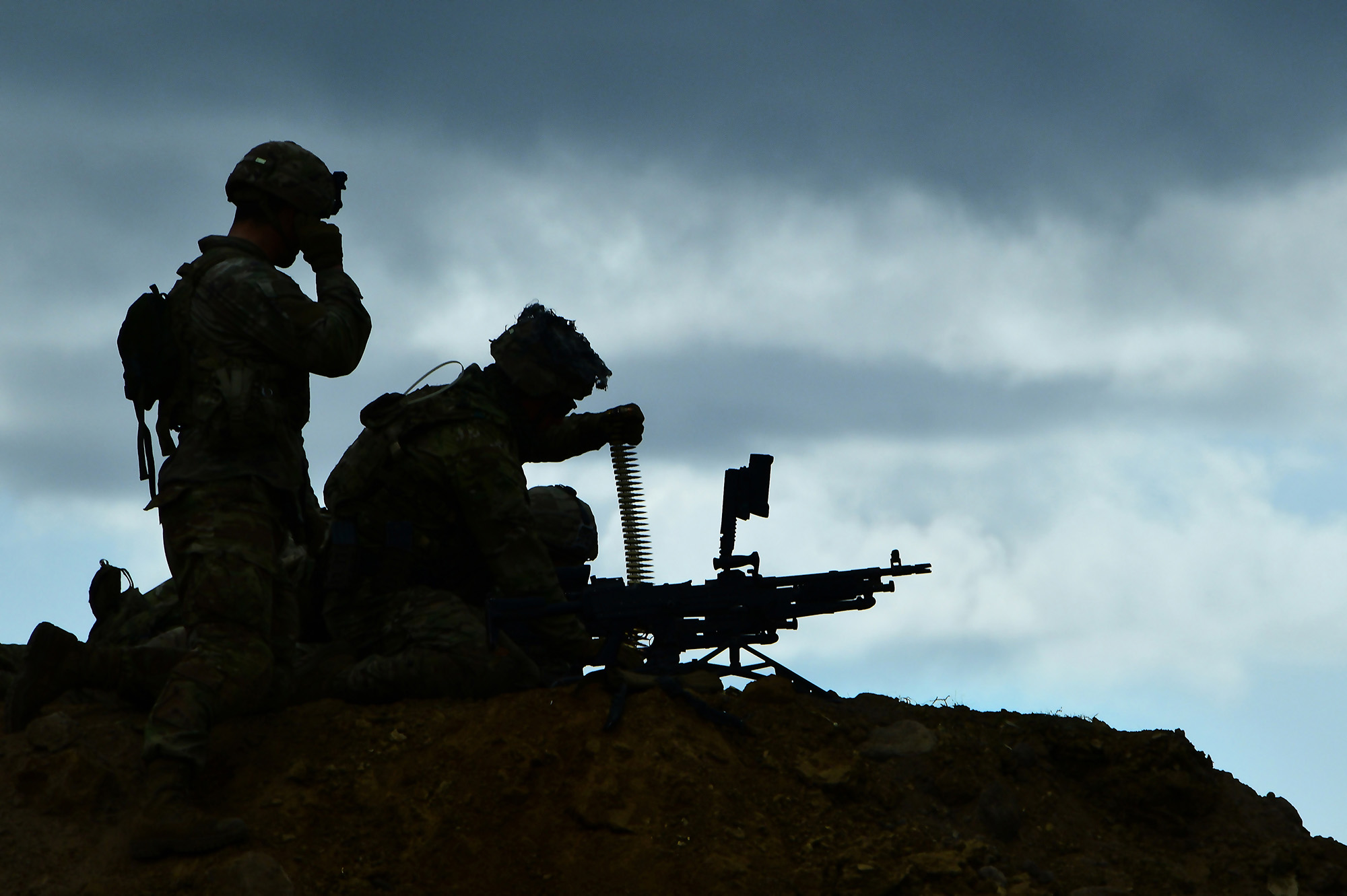 U.S. Army paratroopers participate in M240 machine gun long-range marksmanship March 18, 2021, as part of Eagle Pangea at the Italian Army Capo Teulada Major Training Area, Sardinia, Italy. (Elena Baladelli/Army)