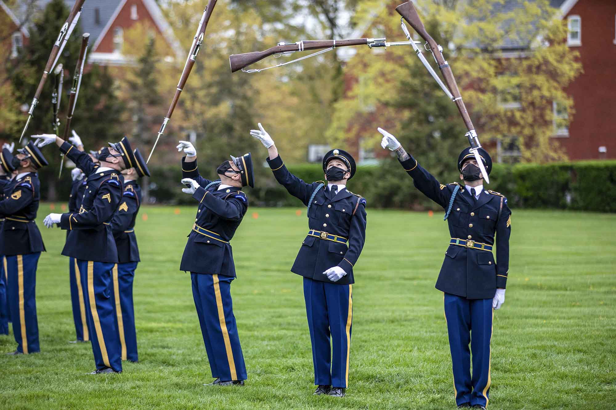 Soldiers perform during a tour at Arlington National Cemetery, Va., March 19, 2021. (Sgt. Jacob Holmes/Army)