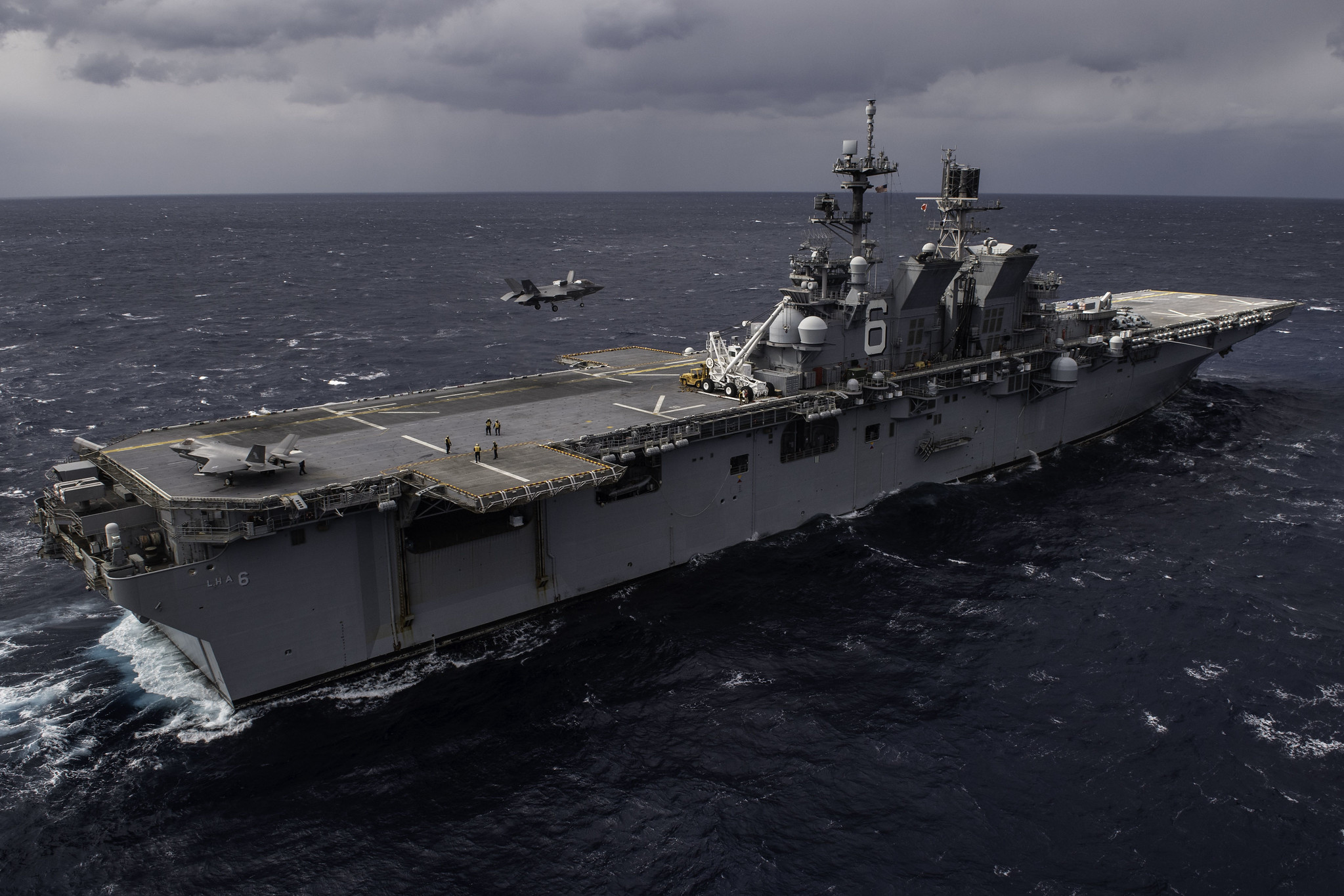 An F-35B Lightning II lands on the flight deck o the forward-deployed amphibious assault ship USS America (LHA 6) on Jan. 9, 2020, in the Philippine Sea. (Mass Communication Specialist Seaman Matthew Cavenaile/Navy)