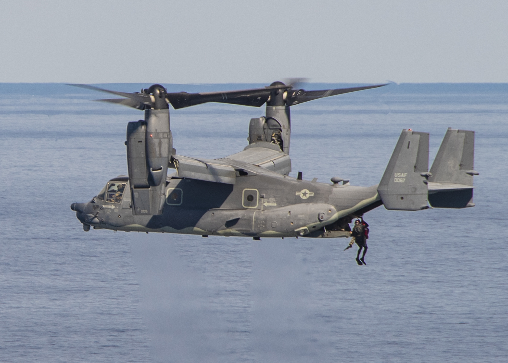 A U.S. Air Force CV-22 Osprey, attached to the 21st Special Operations Squadron operating out of Yokota Air Base, Japan, conducts a search-and-rescue exercise in conjunction with the aircraft carrier USS Ronald Reagan (CVN 76) during Keen Sword 21 on Oct. 28, 2020, in the Philippine Sea. (MC2 Erica Bechard/Navy)