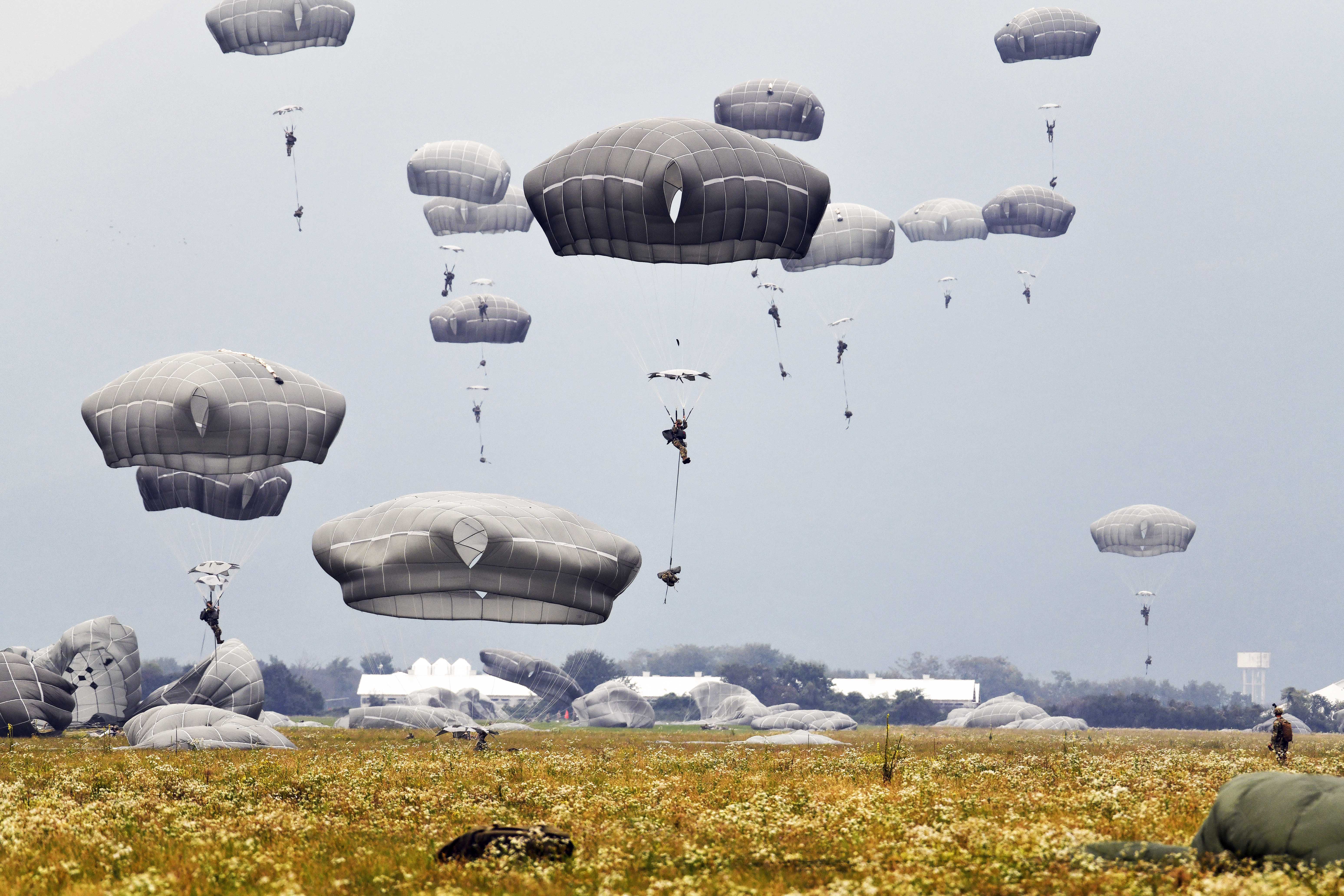 U.S. Army paratroopers descend onto Juliet Drop Zone after exiting a U.S. Air Force C-130 Hercules aircraft during airborne operations at Pordenone, Italy, Oct. 1, 2020. (Paolo Bovo/Army)