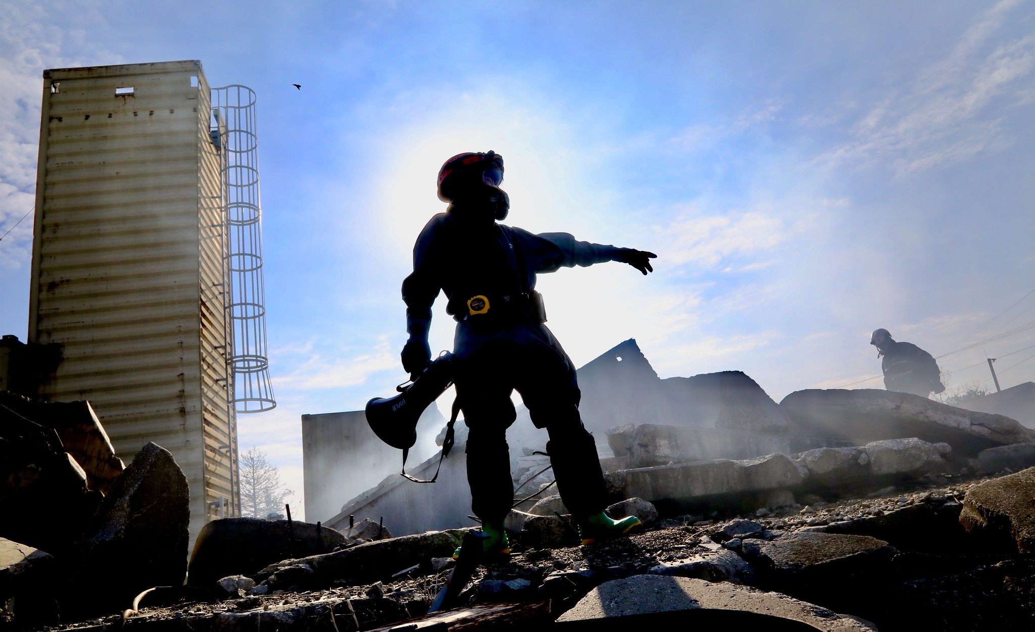 A soldier stands on a pile of rubble and directs his fellow soldiers where to look for possible survivors of a building collapse on April 22, 2021, at the Muscatatuck Urban Training Center in Butlerville, Ind., during the Guardian Response 21 exercise. (Sgt. 1st Class Brent C. Powell/Army)