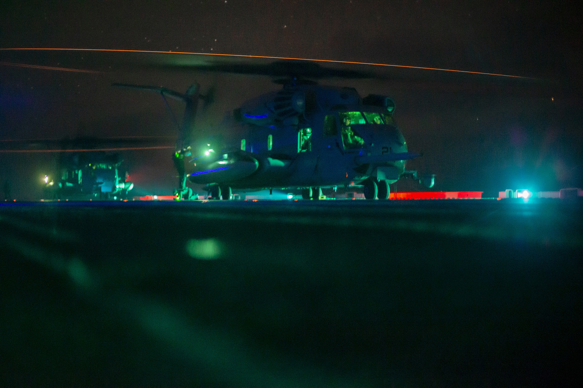 Marines in a CH-53E Super Stallion prepare for takeoff from the flight deck of the amphibious assault ship USS Makin Island (LHD 8) on Oct. 18, 2020, in the Pacific Ocean. (Sgt. Sarah Stegall/Marine Corps