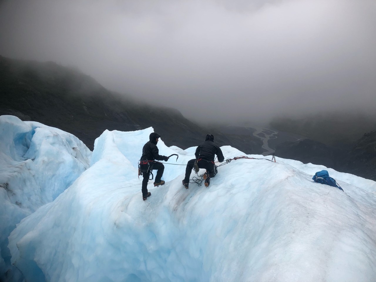 Green Berets with 1st Special Forces Group (Airborne) practice self-recovery from a glacial crevasse on Oct. 15, 2020, during Valor United 20, an Arctic warfare training exercise in Seward, Alaska. (Sgt. Kayla Hocker/Army)