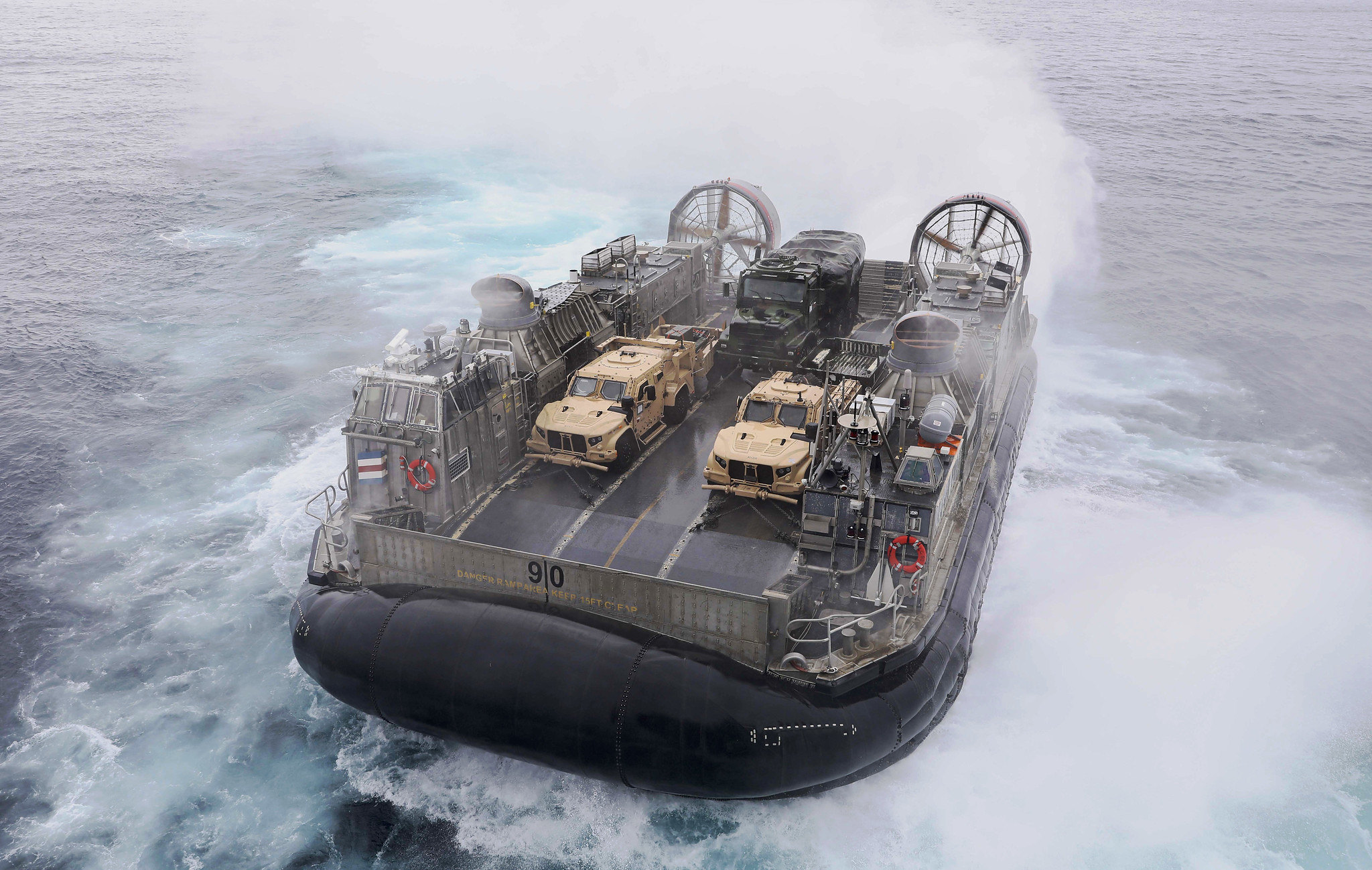 A landing craft, air cushion transits ashore Aug. 8, 2020, after departing amphibious assault ship USS Makin Island (LHD 8) in the Pacific Ocean. (MC1 Harry Andrew D. Gordon/Navy)