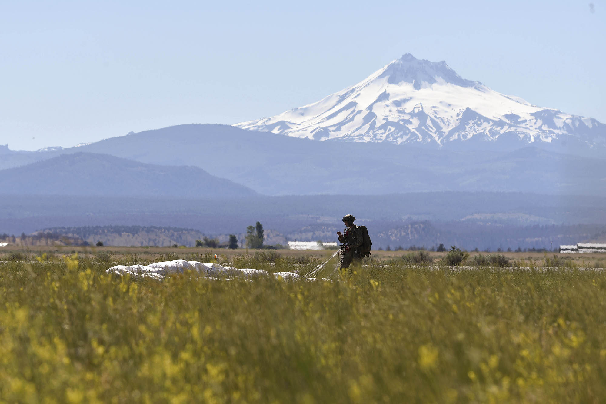 An Air Force Special Tactics Squadron practices high altitude, low opening (HALO) jumps and double-bag static line (DBSL) training June 22, 2020, at the Madras Municipal Airport, Ore. (Tech. Sgt. Emily Moon/Air Force)