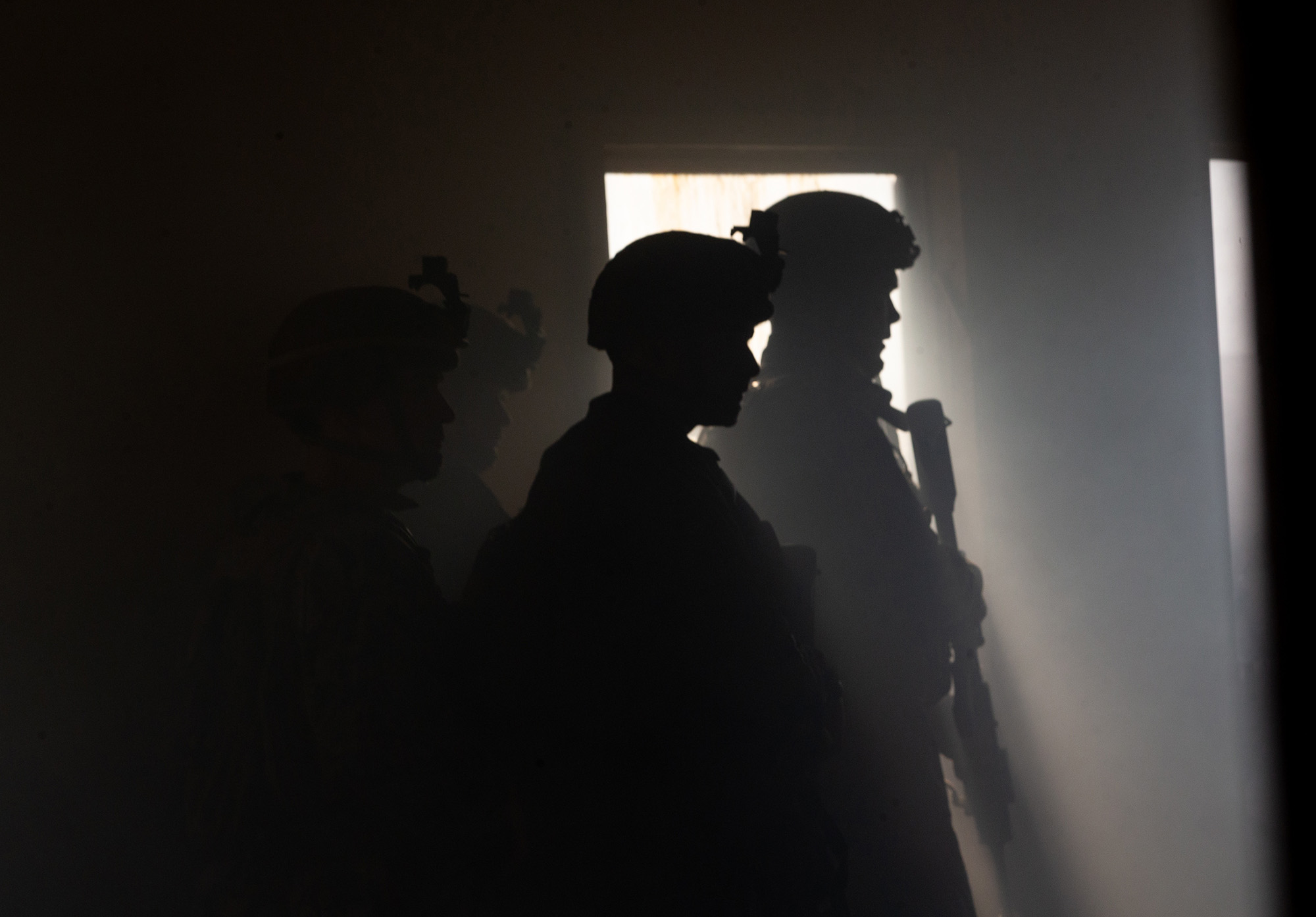 U.S. Marines with 3rd Battalion, 6th Marine Regiment (3/6), 2d Marine Division pass word in a cleared building during Exercise Deep Water on Camp Lejeune, N.C., Aug. 1, 2020. (Lance Cpl. Jacqueline Parsons/Marine Corps)