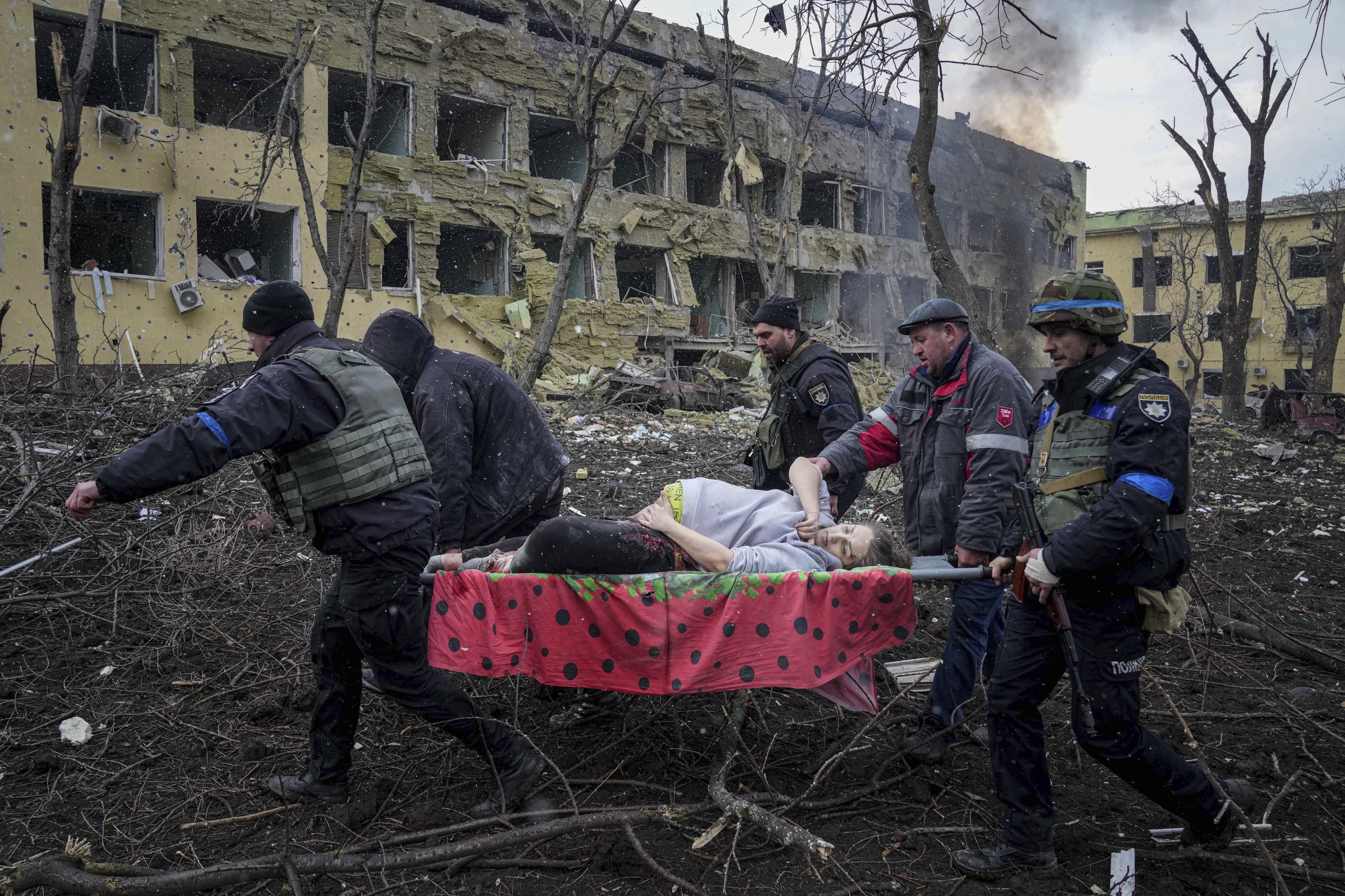 Russian airstrike hits Ukraine maternity hospital, 17 reported hurt