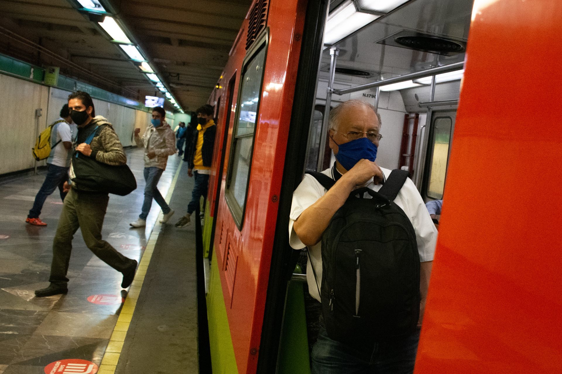 Cubrebocas en CDMX: ¿Se debe o no usar en Metro y Metrobús?