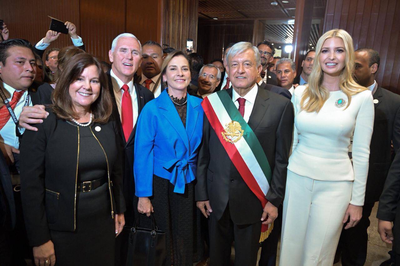 Los tres outfits de Beatriz Gutiérrez durante toma de protesta de AMLO