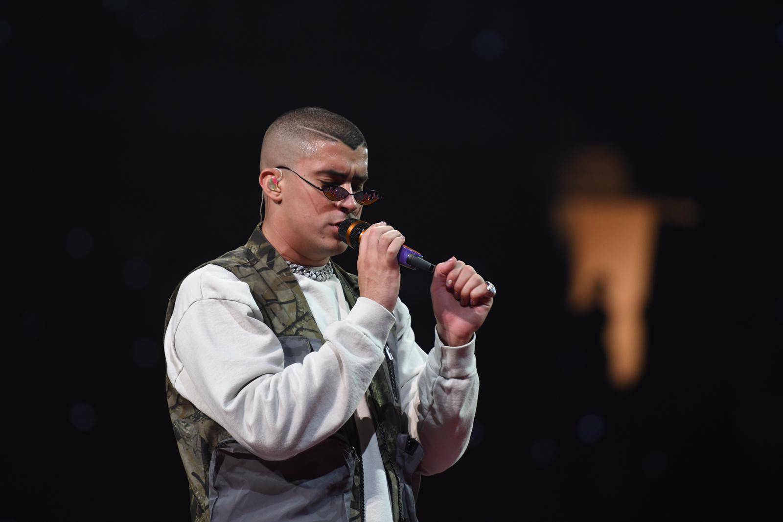 Abuela asiste al concierto de Bad Bunny para cumplir el último deseo de su  nieta fallecida