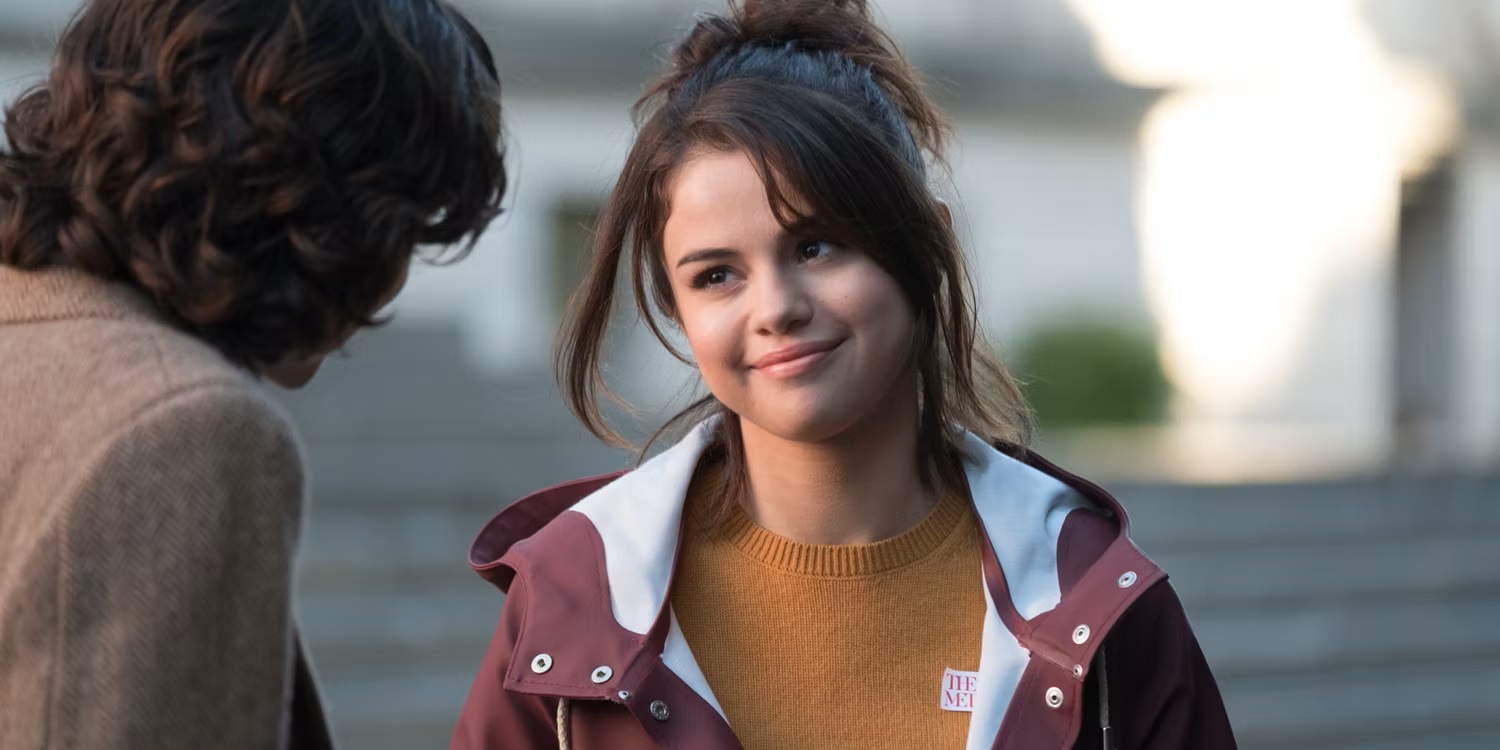 Cílios de boneca: Selena Gomez ensina como fazer a técnica que