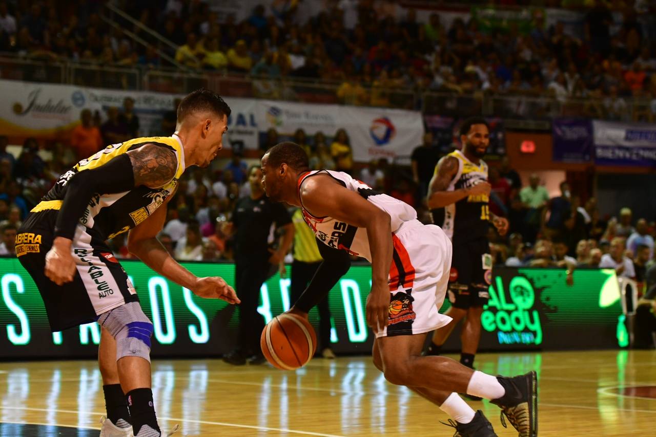 El Vacilón Del BSN - #ULTIMAHORA ¡PIRATAS DE QUEBRADILLAS SE ADUEÑAN DEL  ARQUELIO TORRES RAMIREZ! Los #PIRATAS de #QUEBRADILLA derrotaron a los  #ATLETICOS de #SANGERMAN ante casa llena con marcador final de