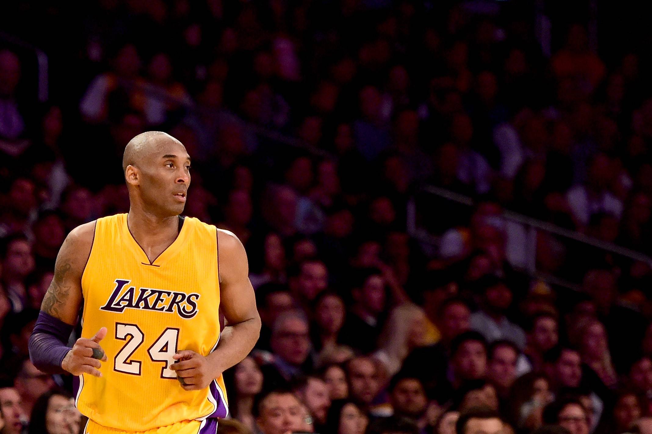 Ex-jogador Kobe Bryant morre em acidente aéreo, diz site