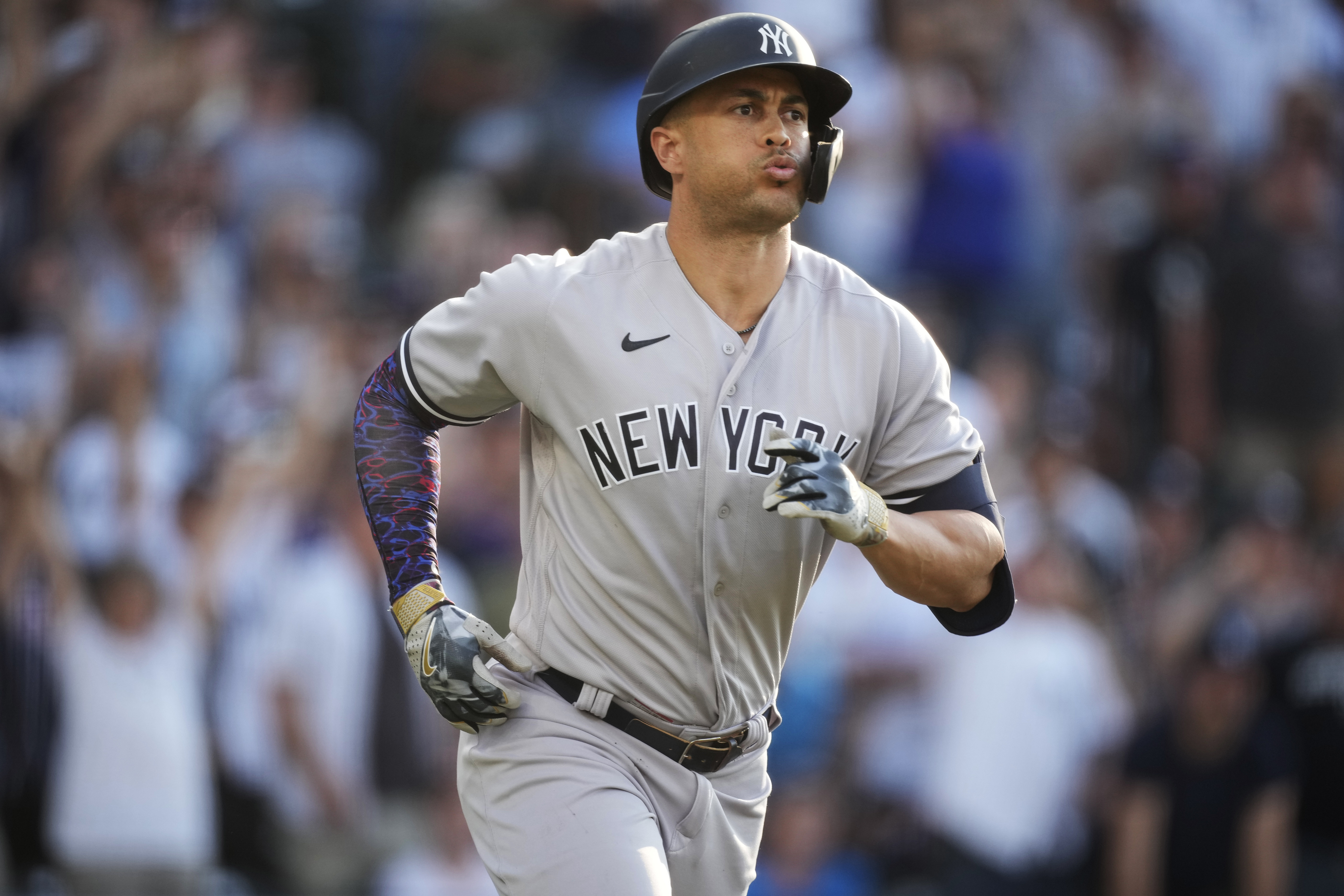 Astros y Rangers chocan en duelo texano, al inicio de Serie de