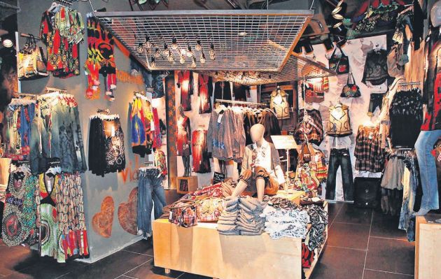 Retired sextant bra Desigual, nueva tienda de ropa en Larcomar – Publimetro Perú
