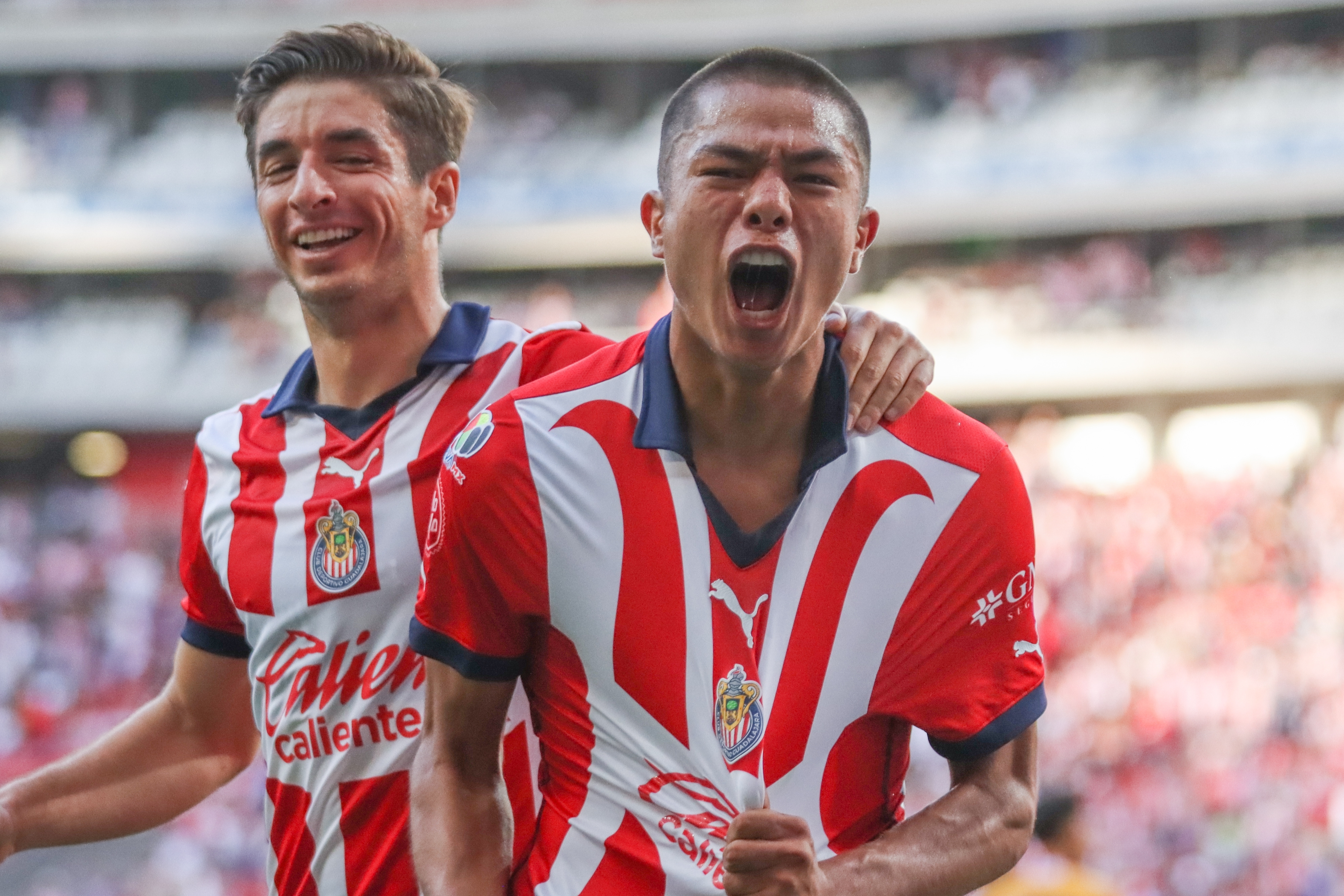 Equipo europeo lanza jersey en homenaje a las Chivas