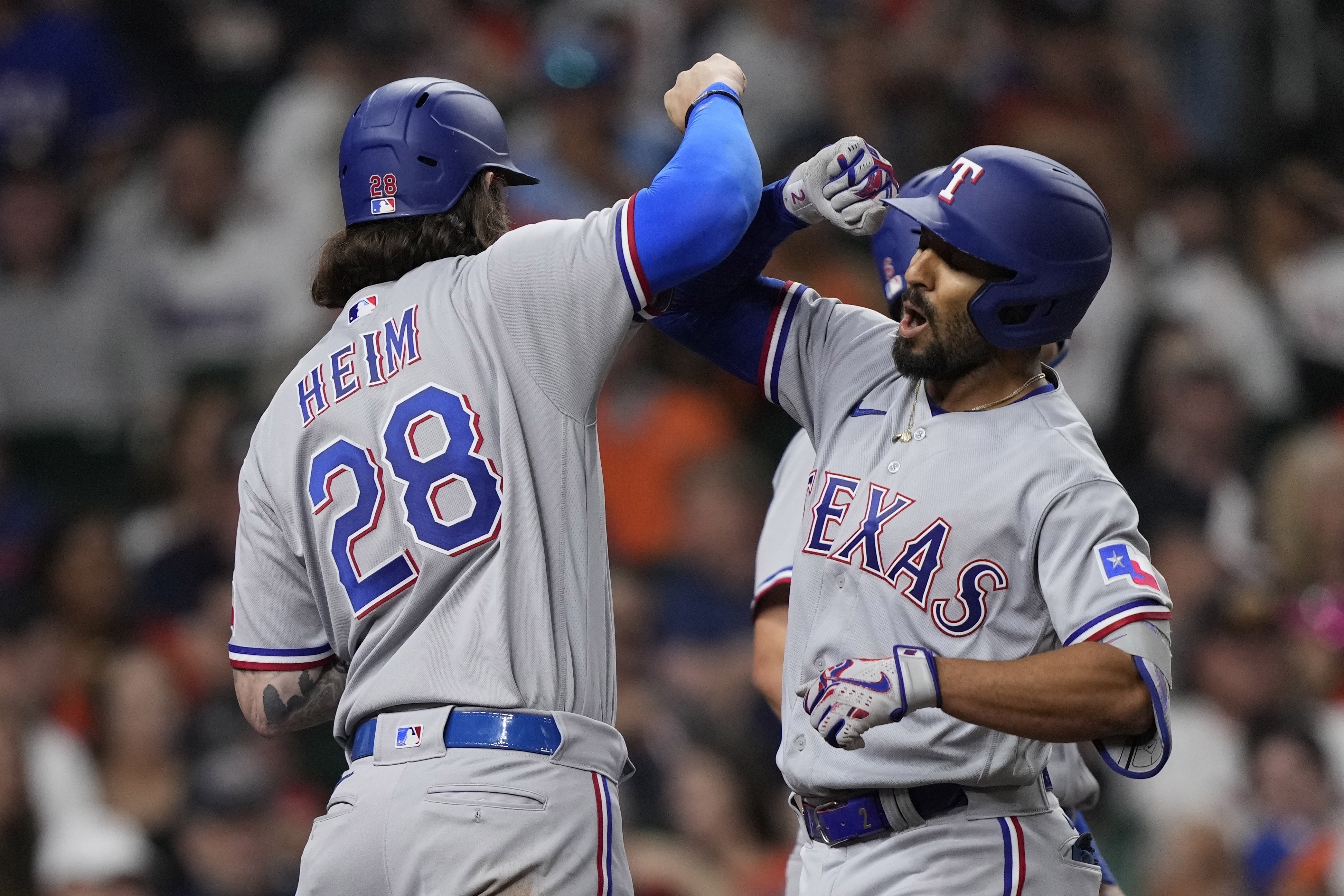Astros regresan a la vida con triunfo en la casa de los Rangers
