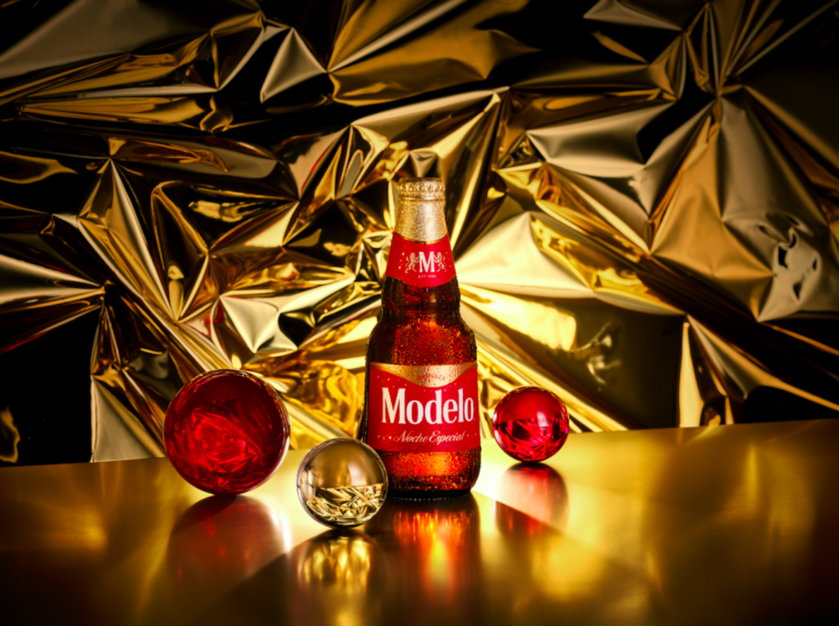 Modelo Noche Especial te acercará a tus seres queridos en esta Navidad